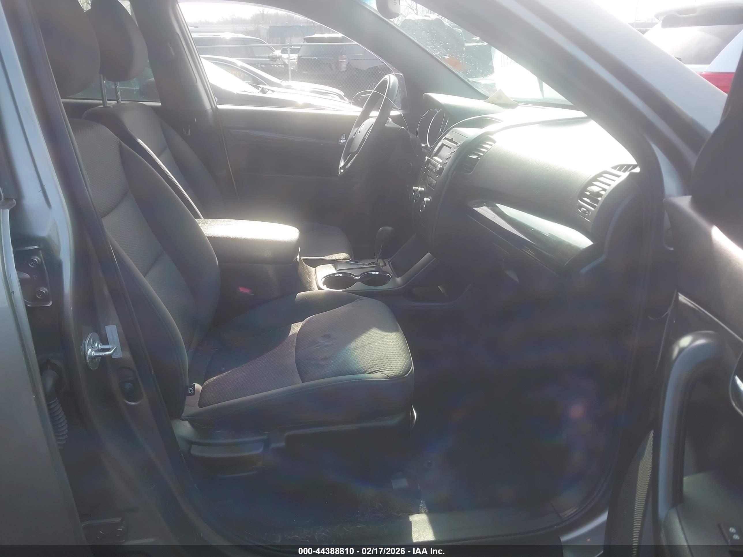 KIA SORENTO image 5