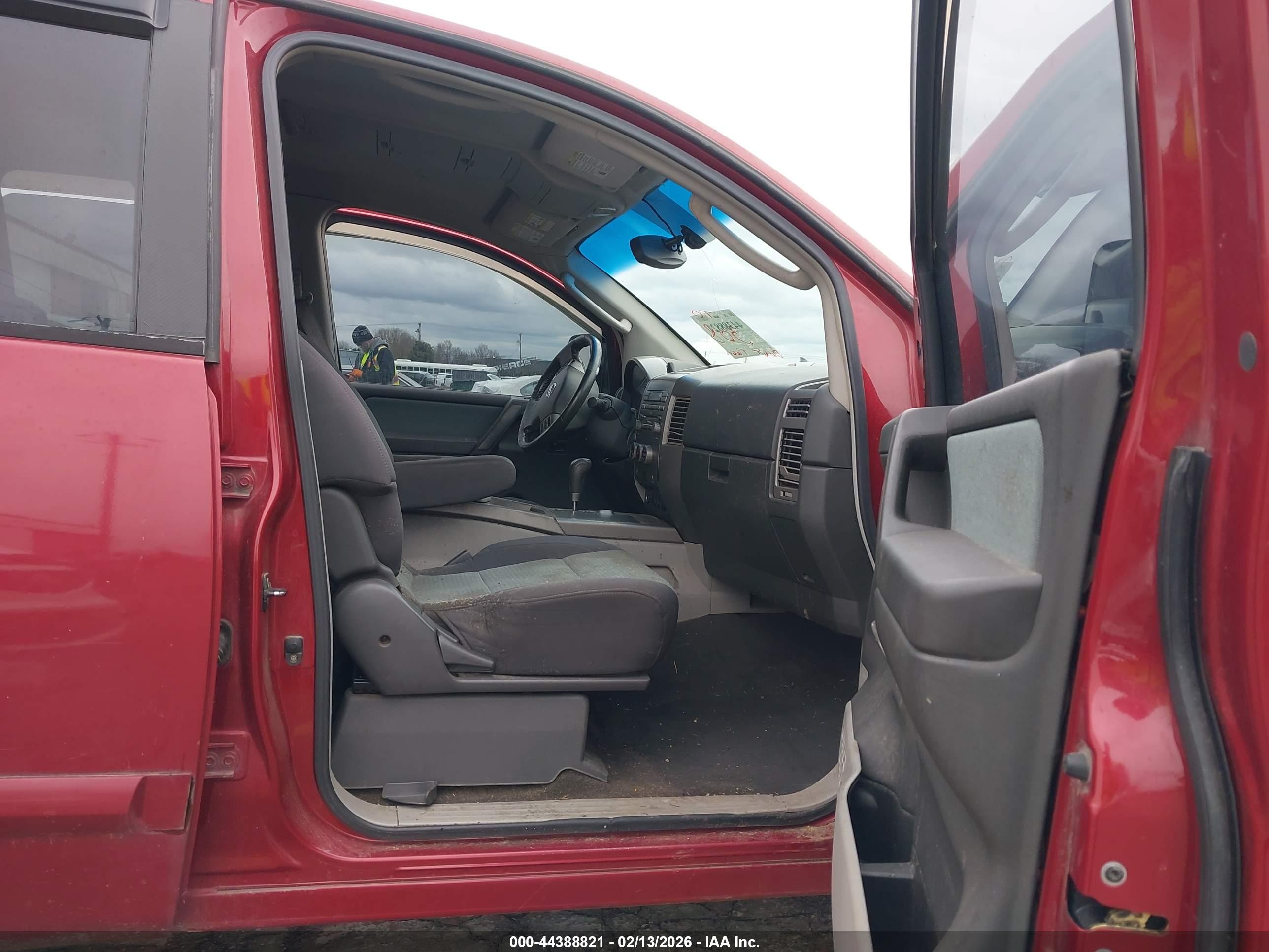 NISSAN TITAN image 5