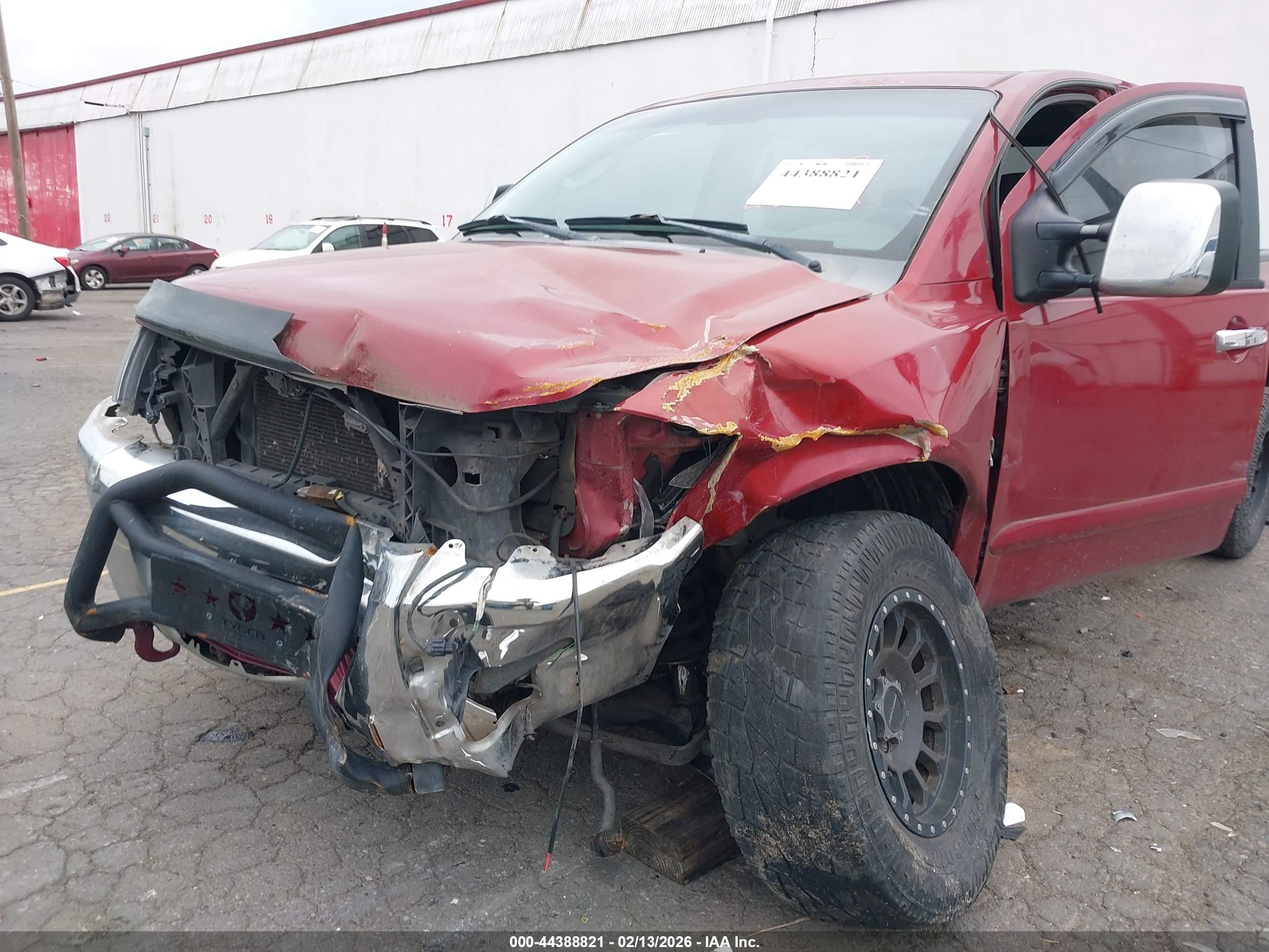NISSAN TITAN image 6