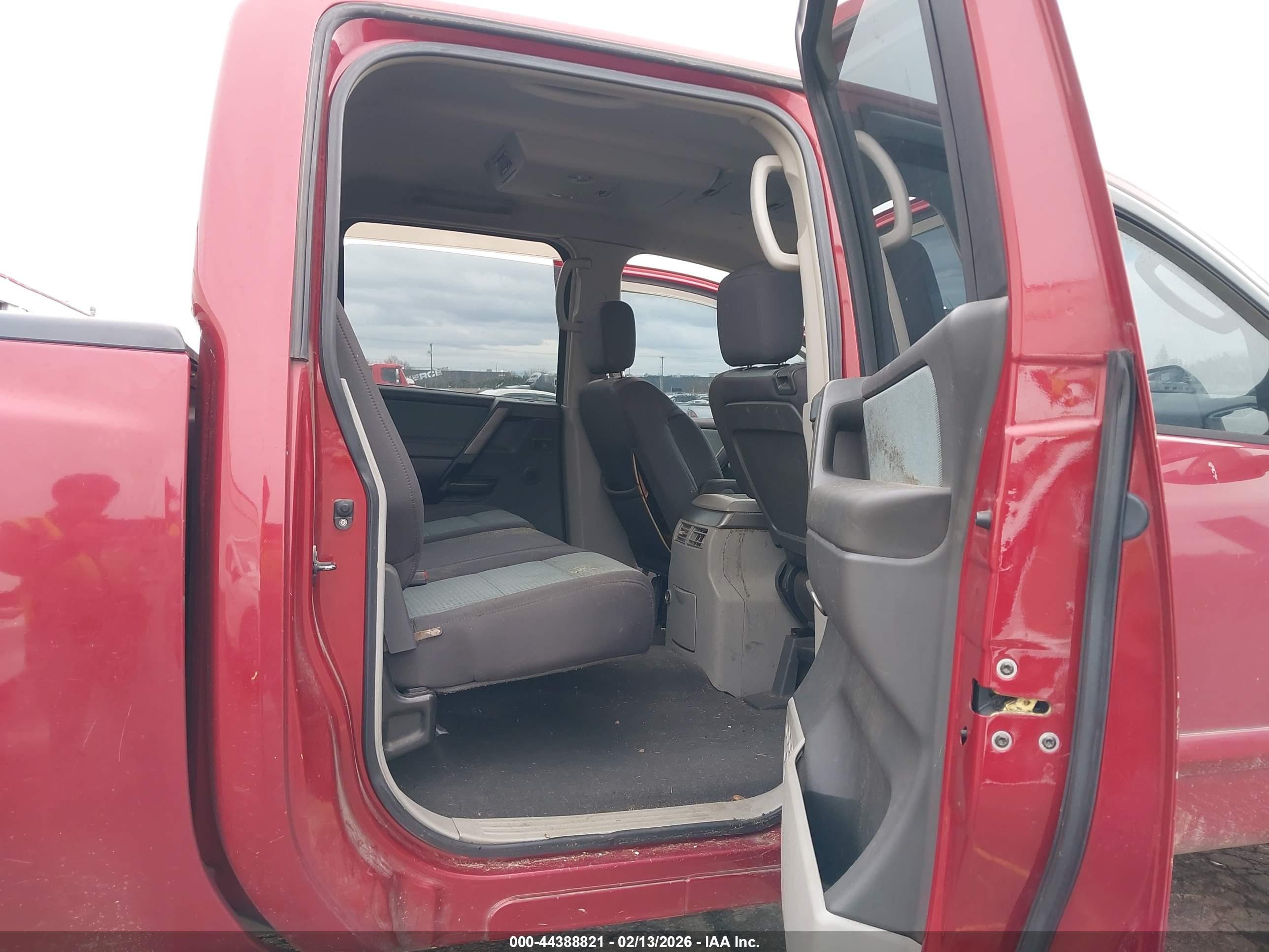 NISSAN TITAN image 8