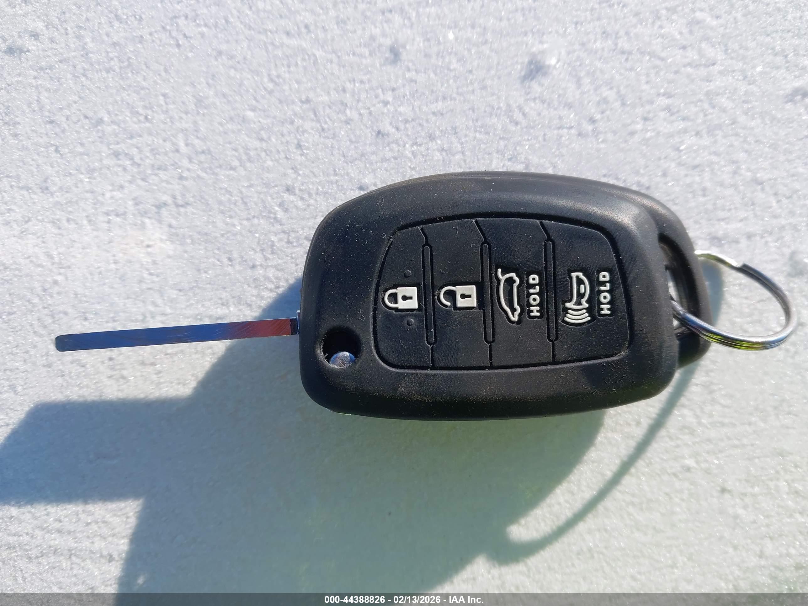 HYUNDAI SANTA image 11