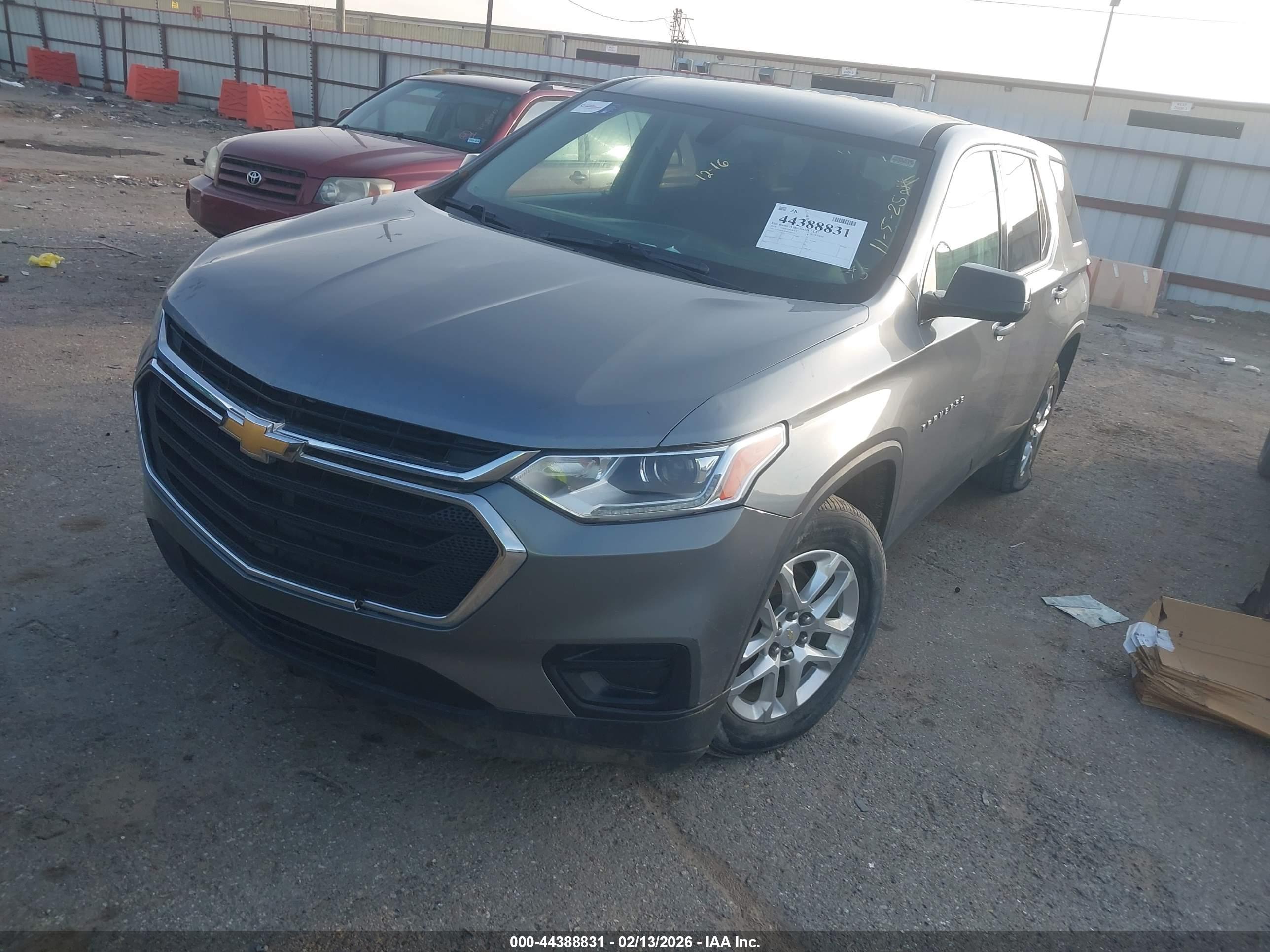 CHEVROLET TRAVERSE image 2