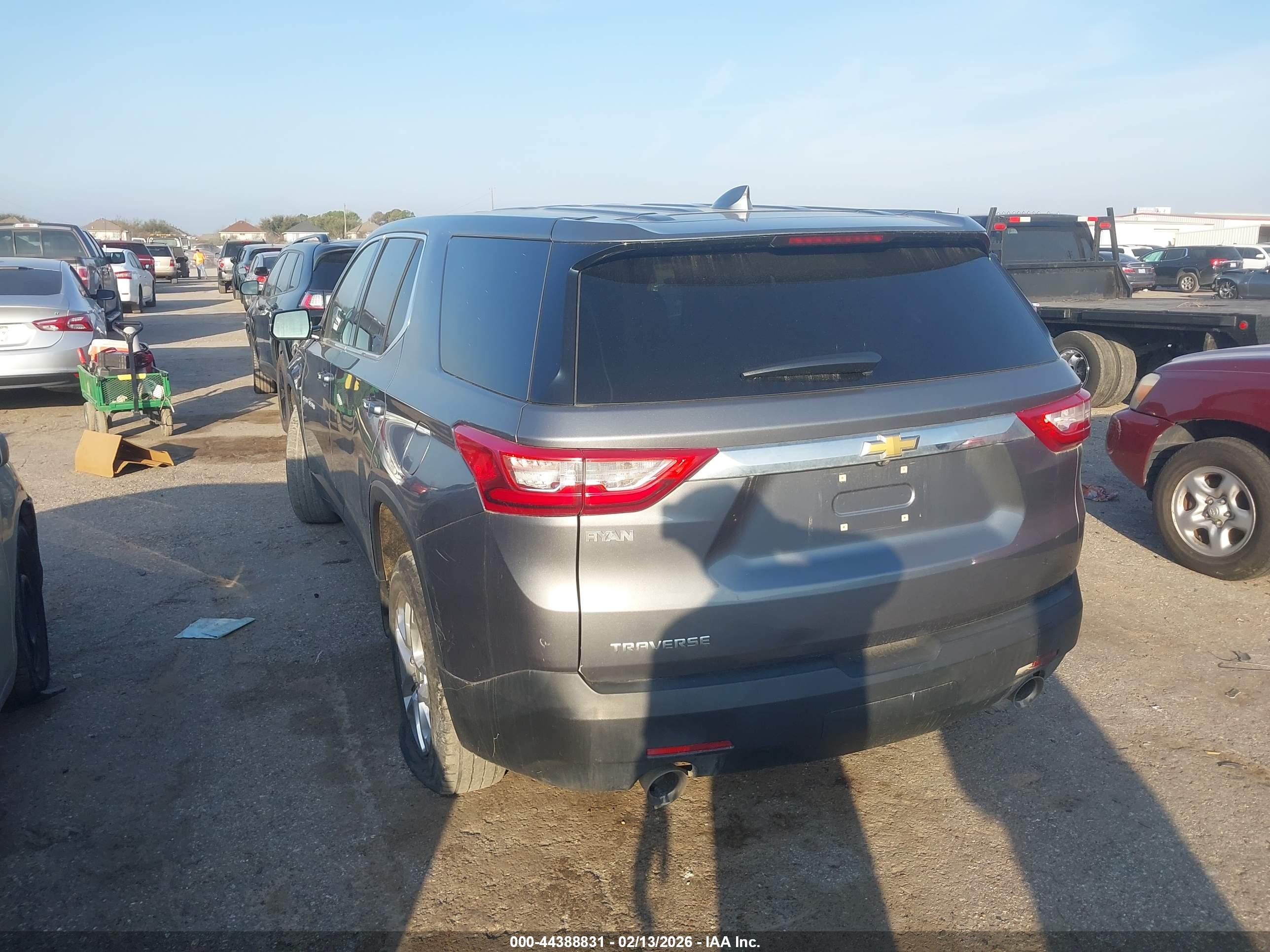 CHEVROLET TRAVERSE image 3