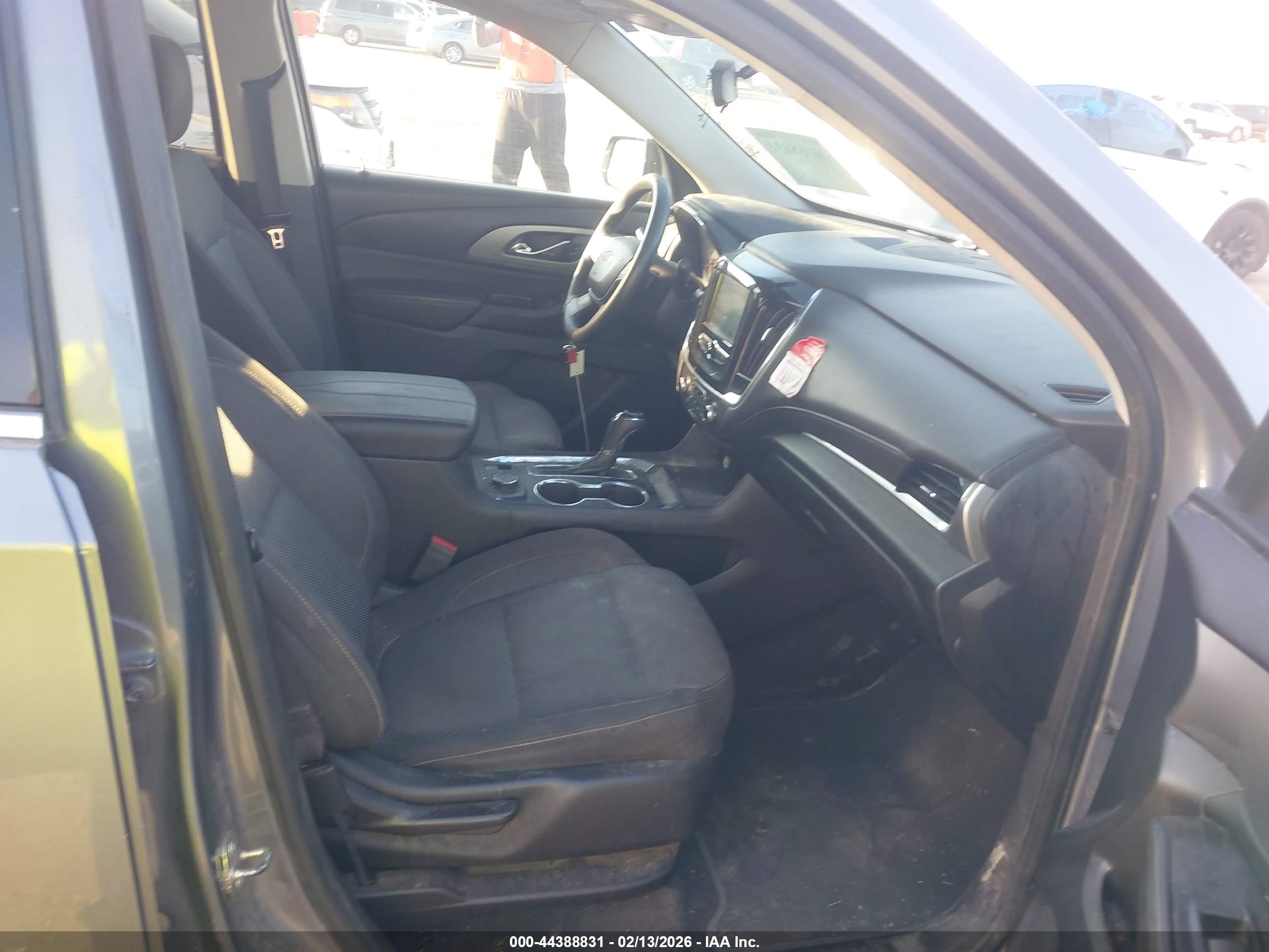 CHEVROLET TRAVERSE image 5