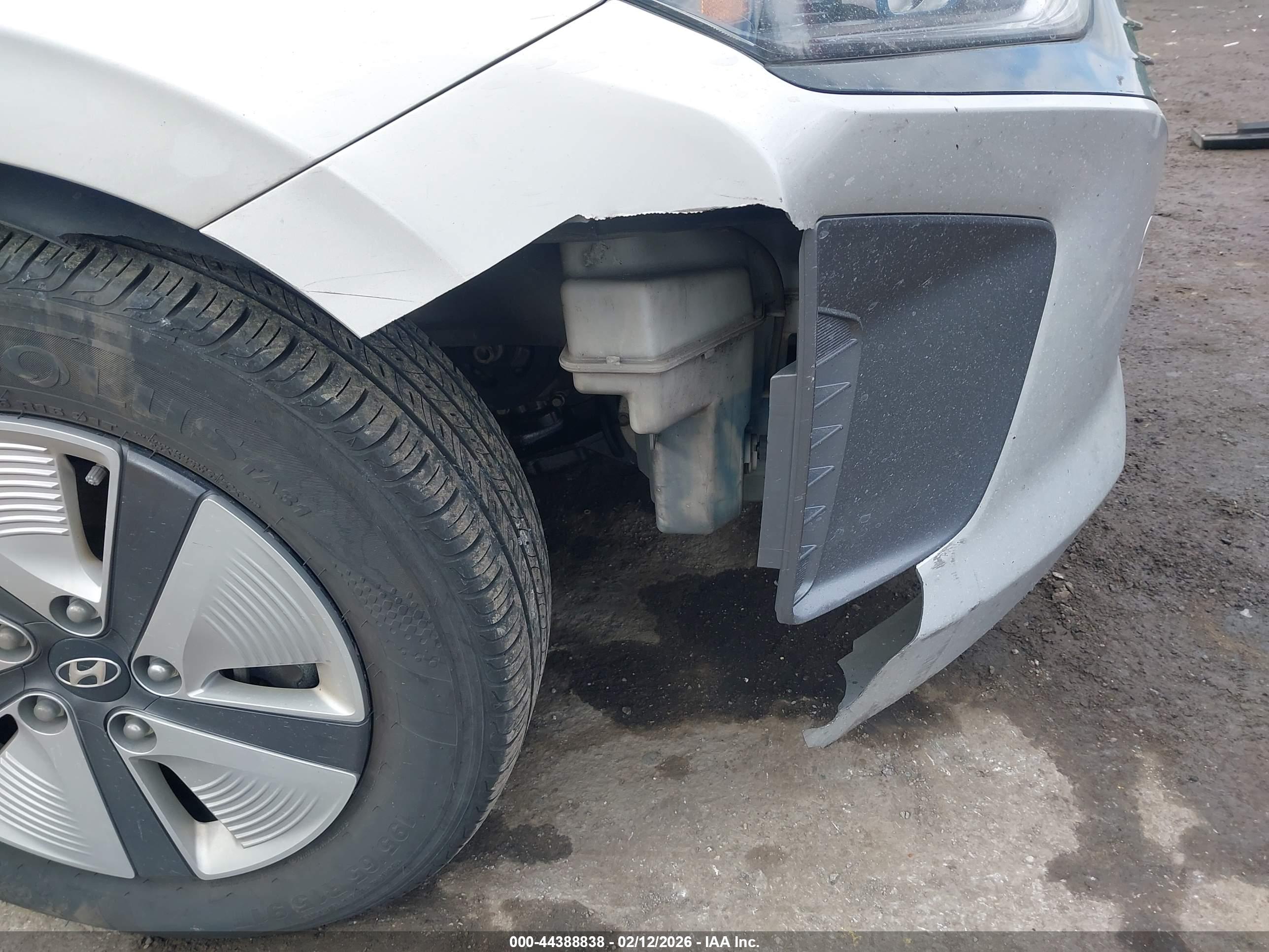 HYUNDAI IONIQ image 6