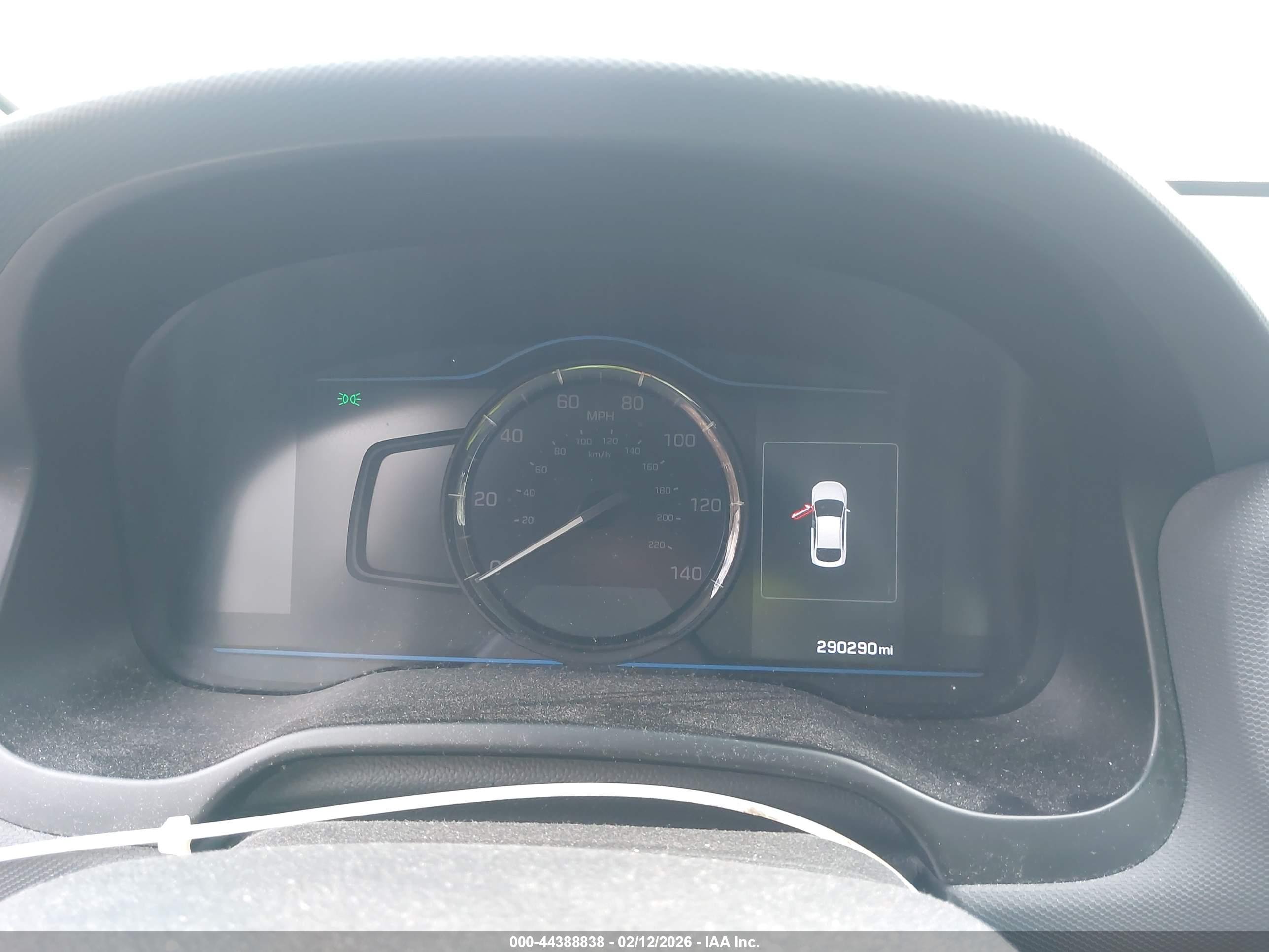 HYUNDAI IONIQ image 7