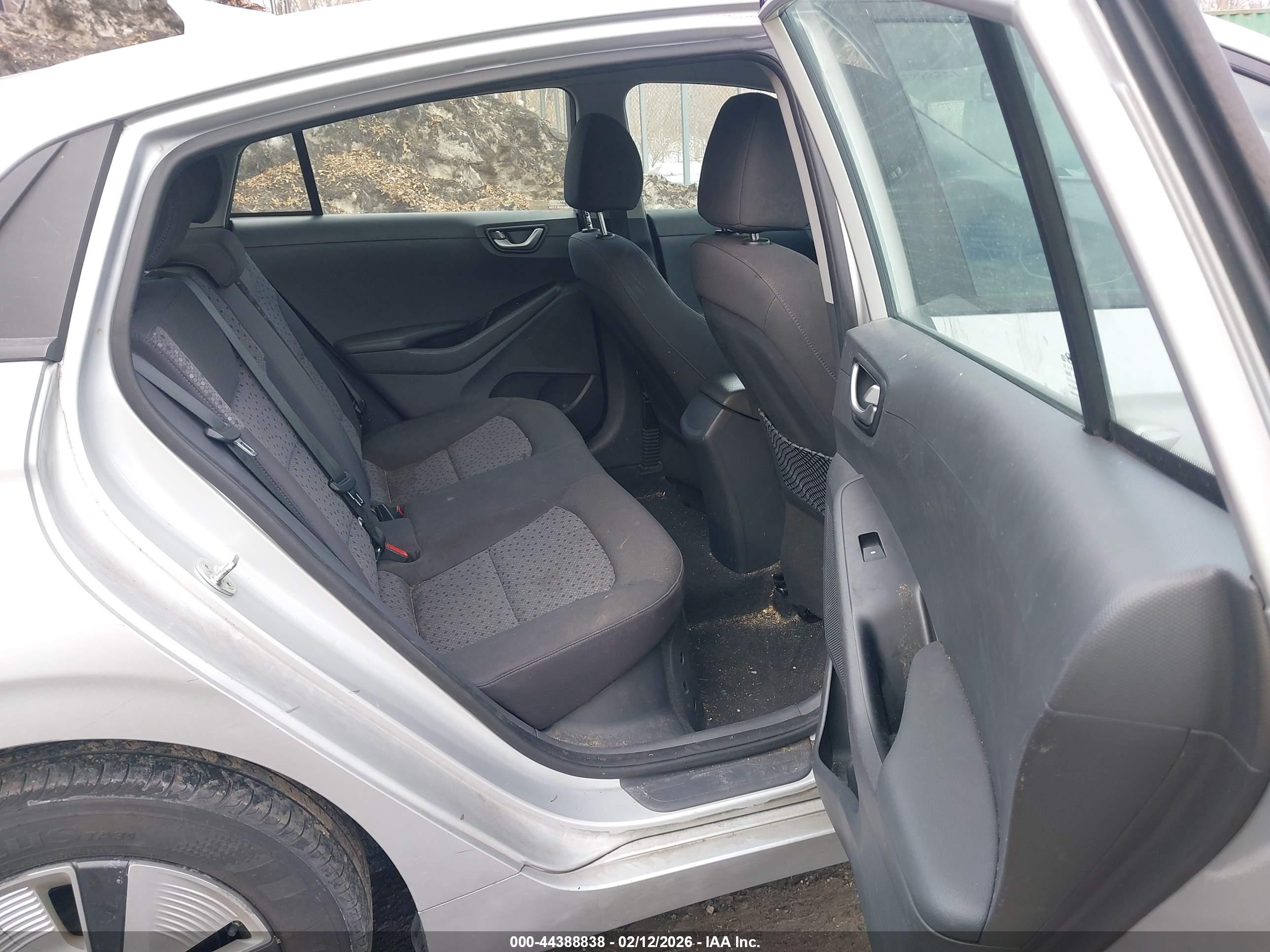 HYUNDAI IONIQ image 8