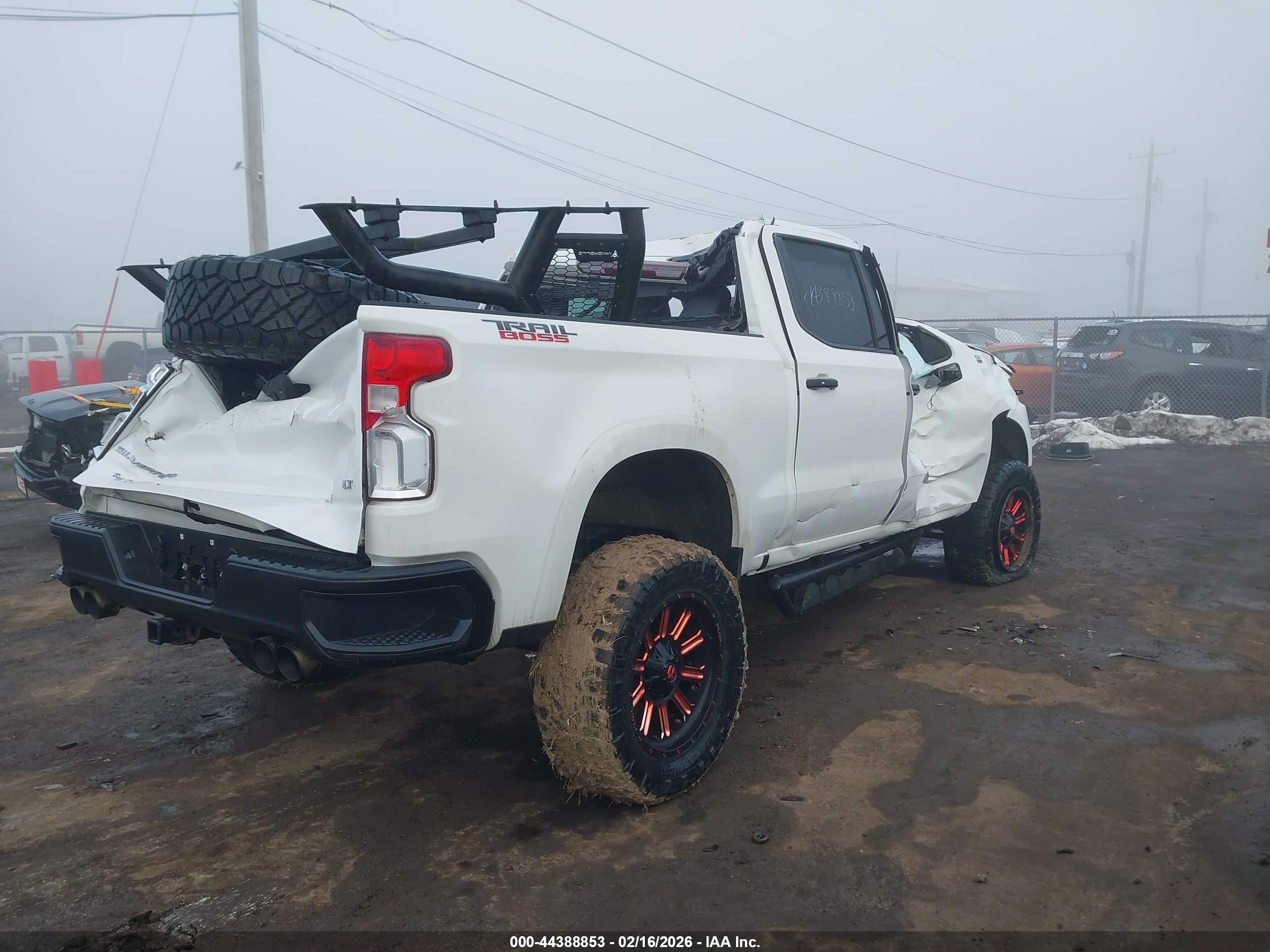 CHEVROLET SILVERADO image 4