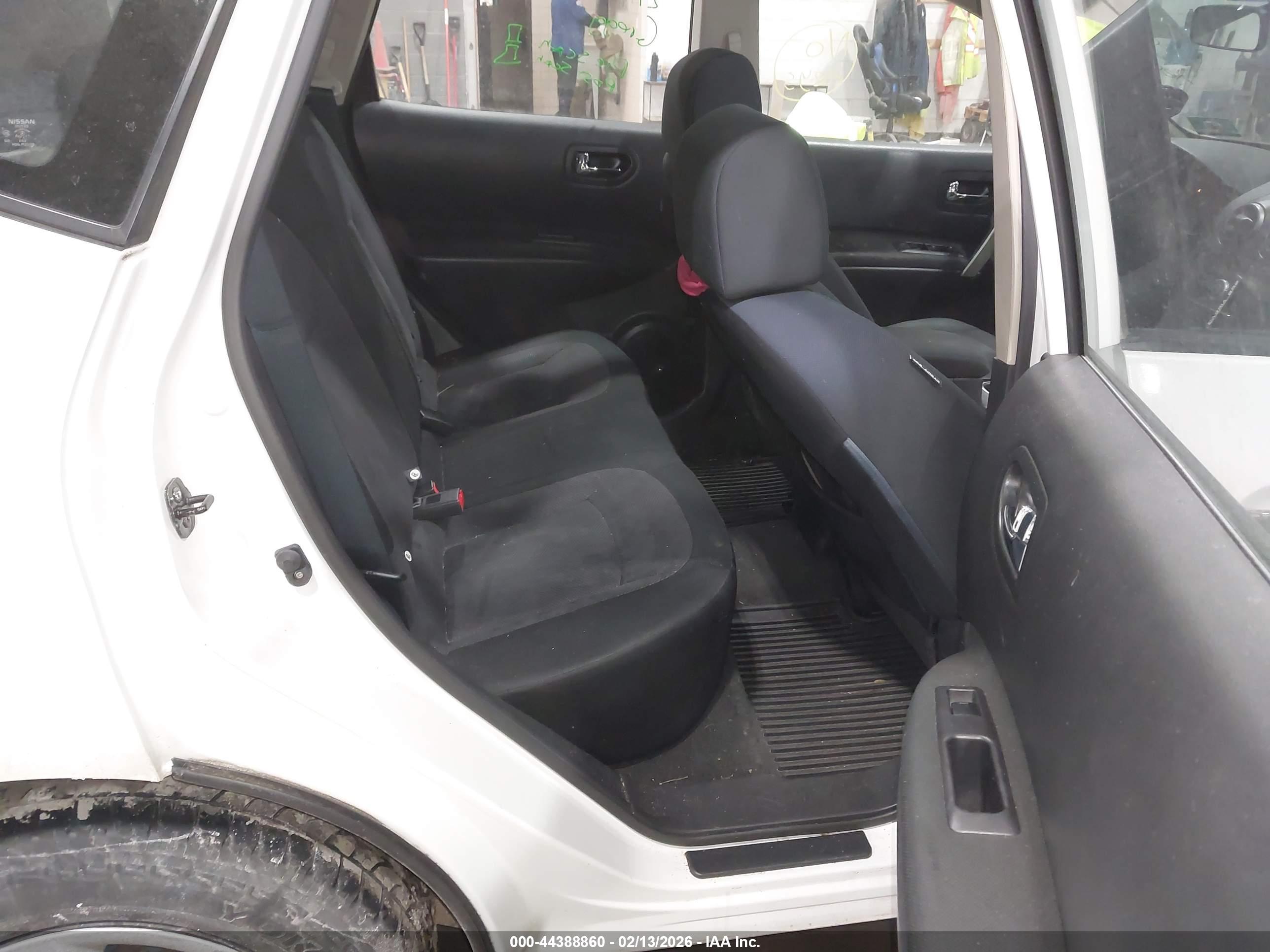 NISSAN ROGUE image 8