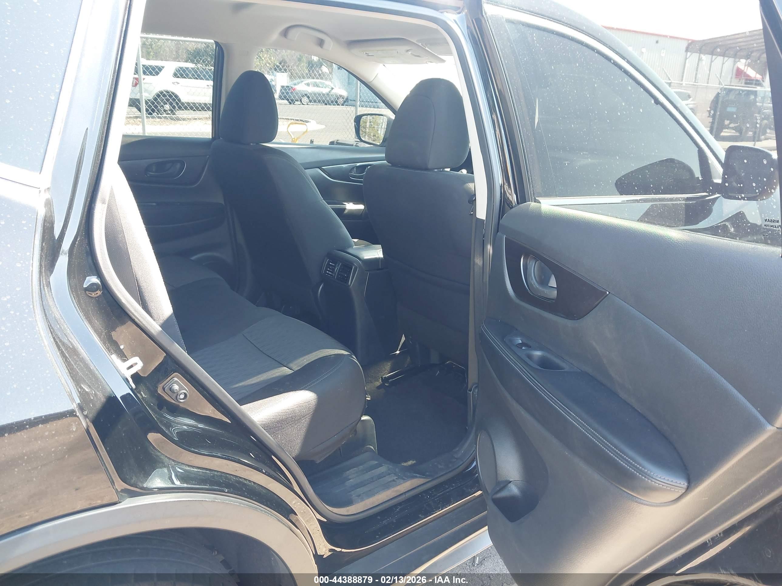 NISSAN ROGUE image 8
