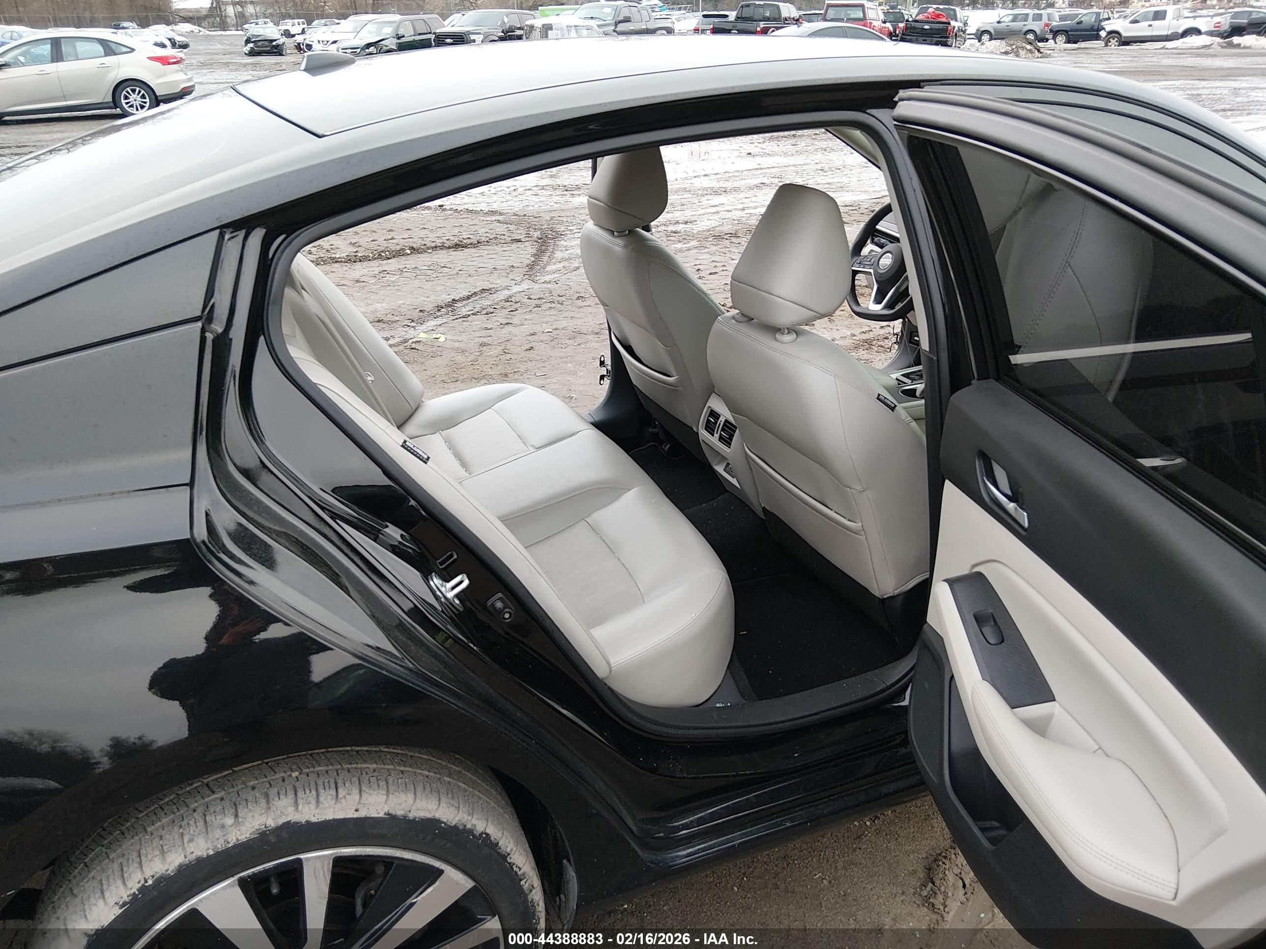 NISSAN ALTIMA image 8