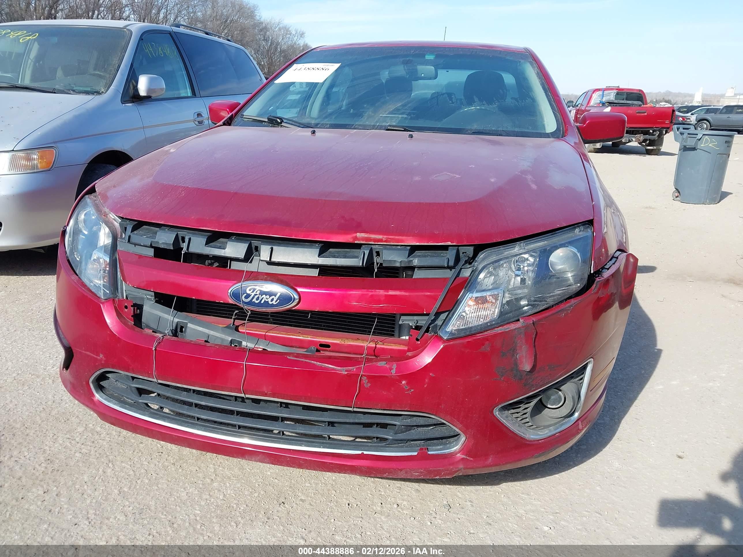 FORD FUSION image 6
