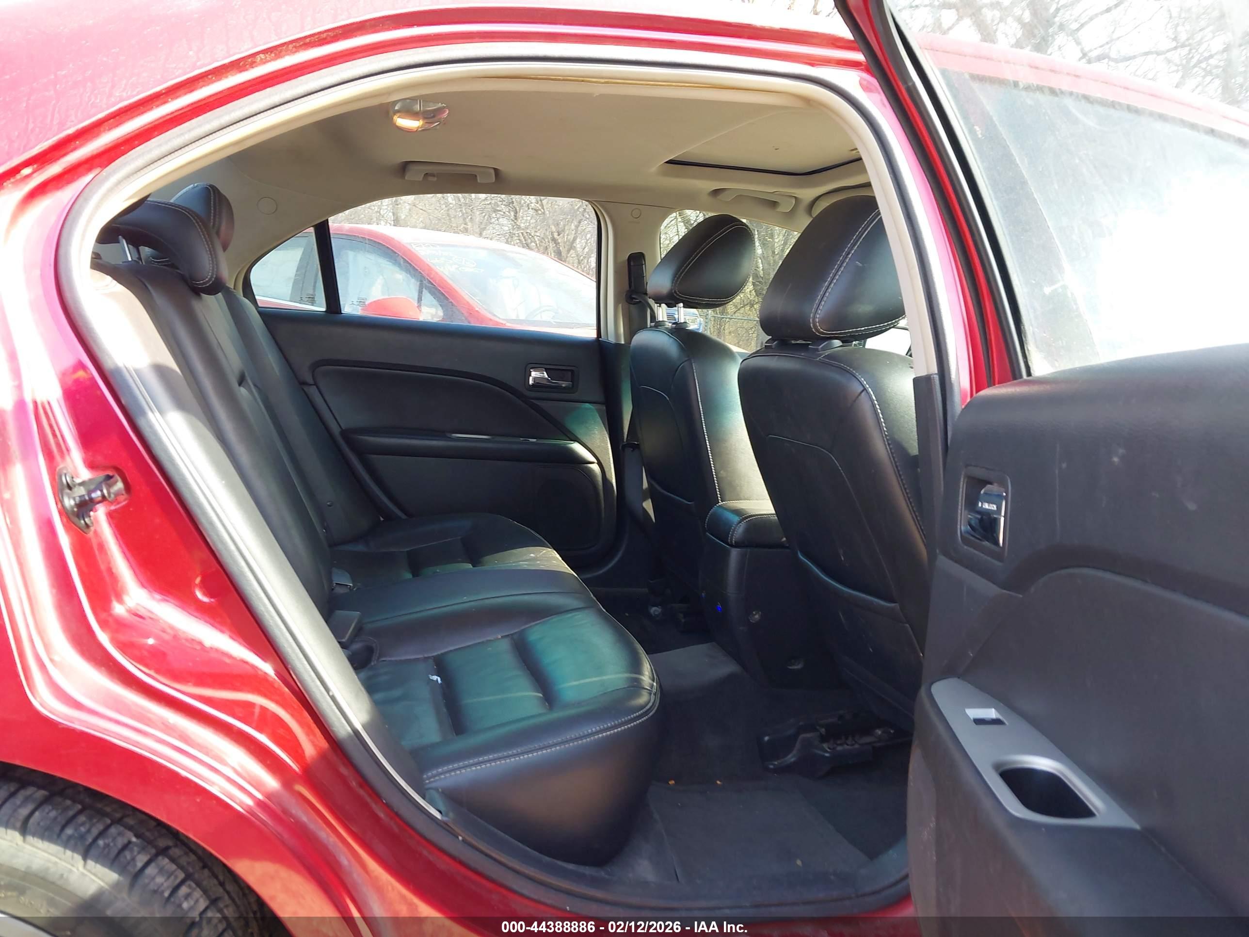 FORD FUSION image 8