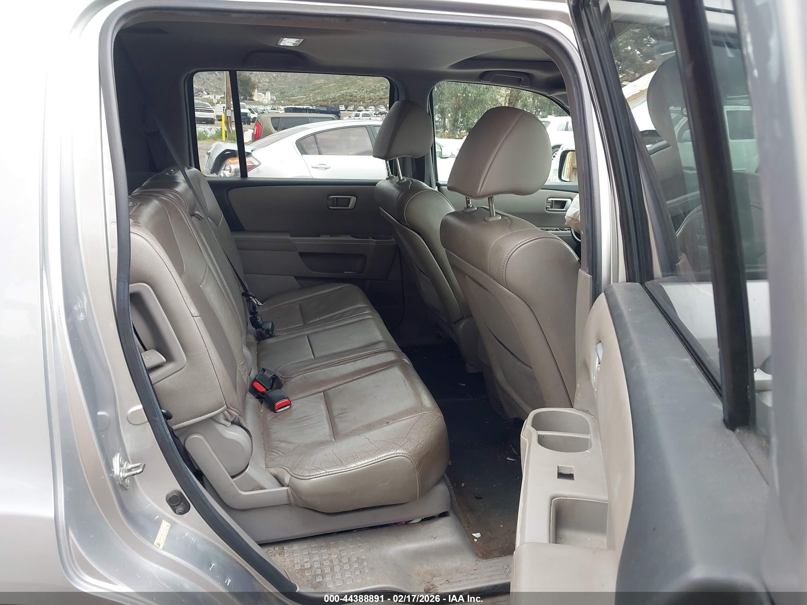 HONDA PILOT image 8