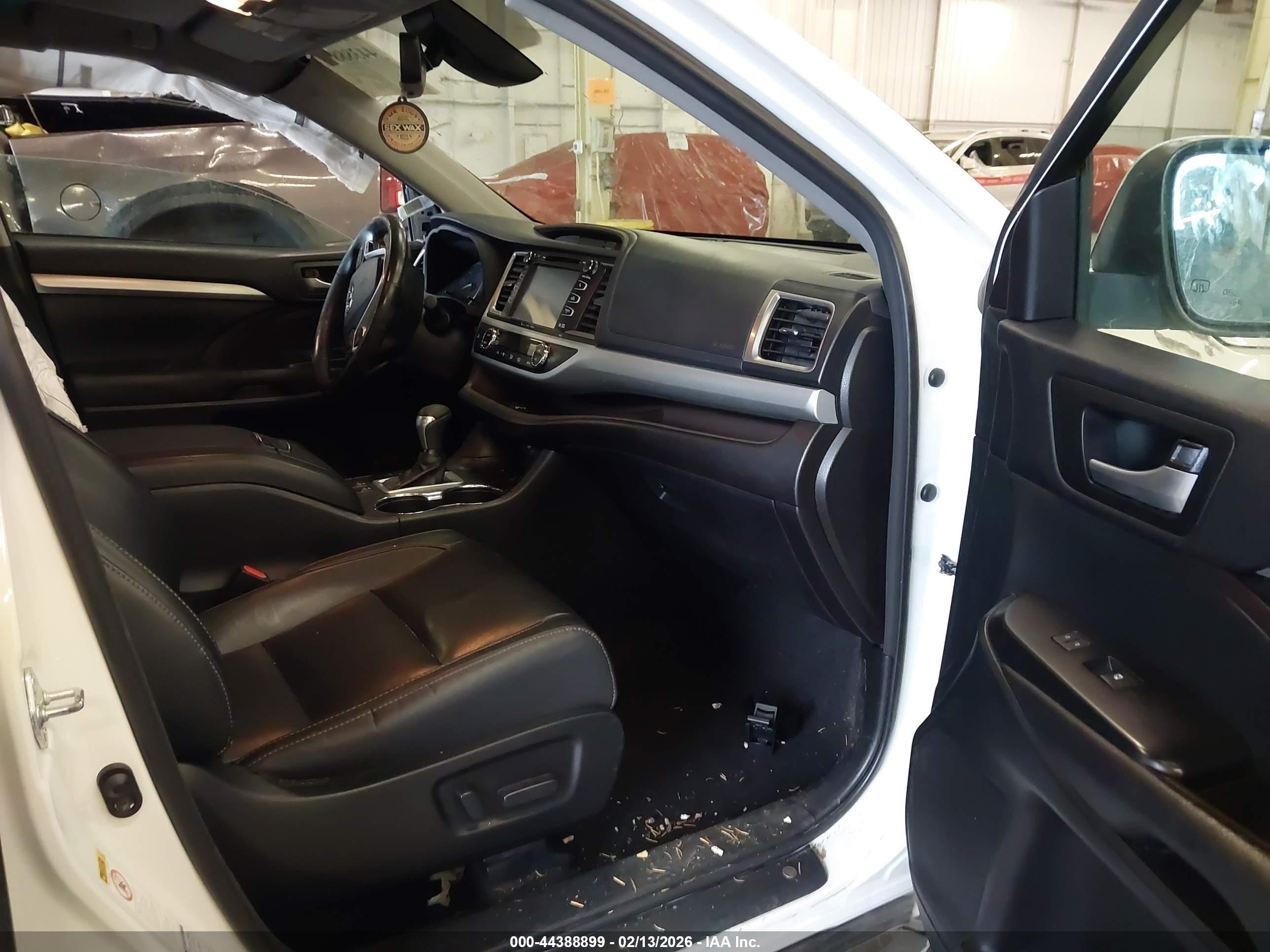 TOYOTA HIGHLANDER image 5
