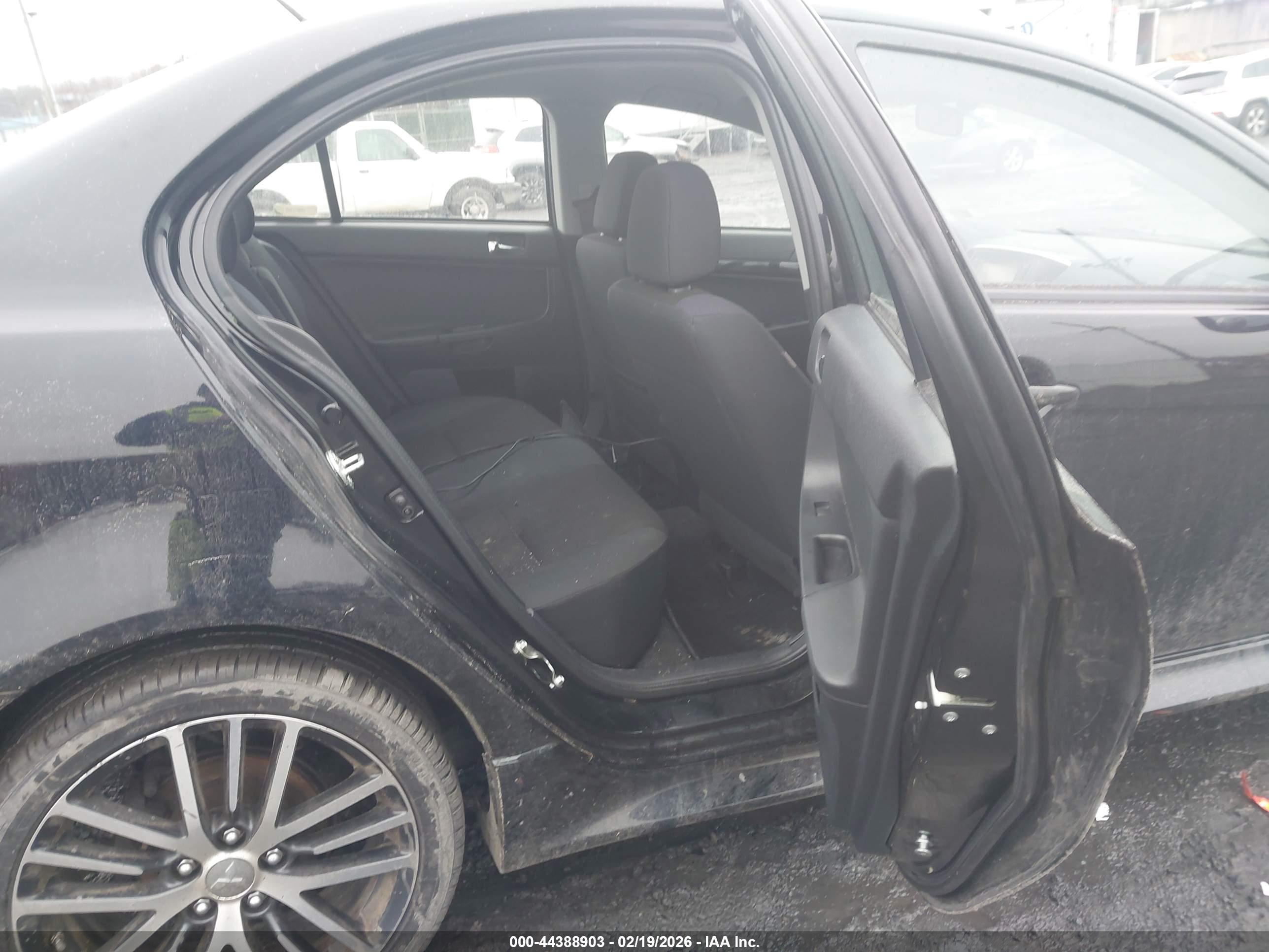 MITSUBISHI LANCER image 8