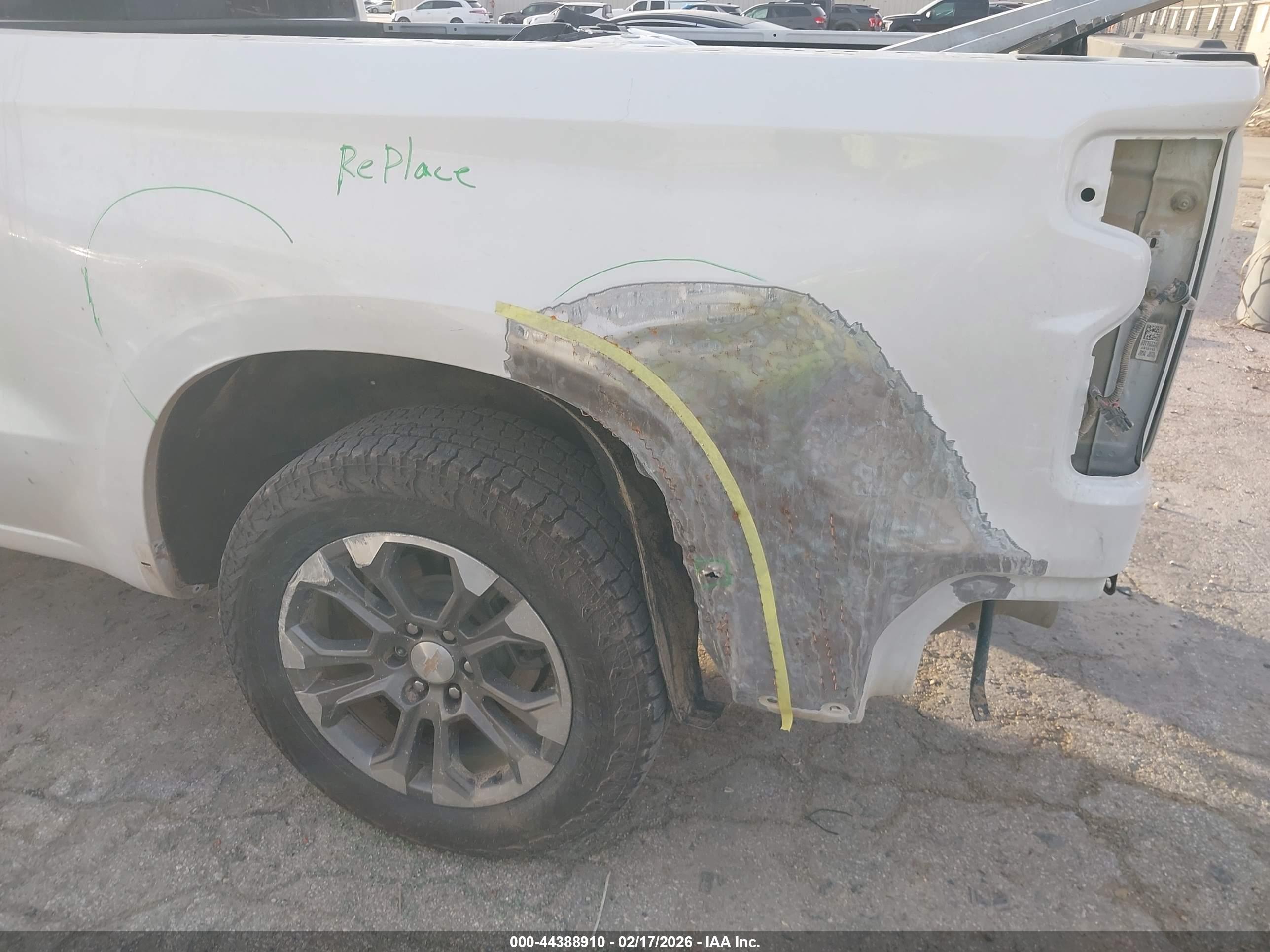 CHEVROLET SILVERADO image 6