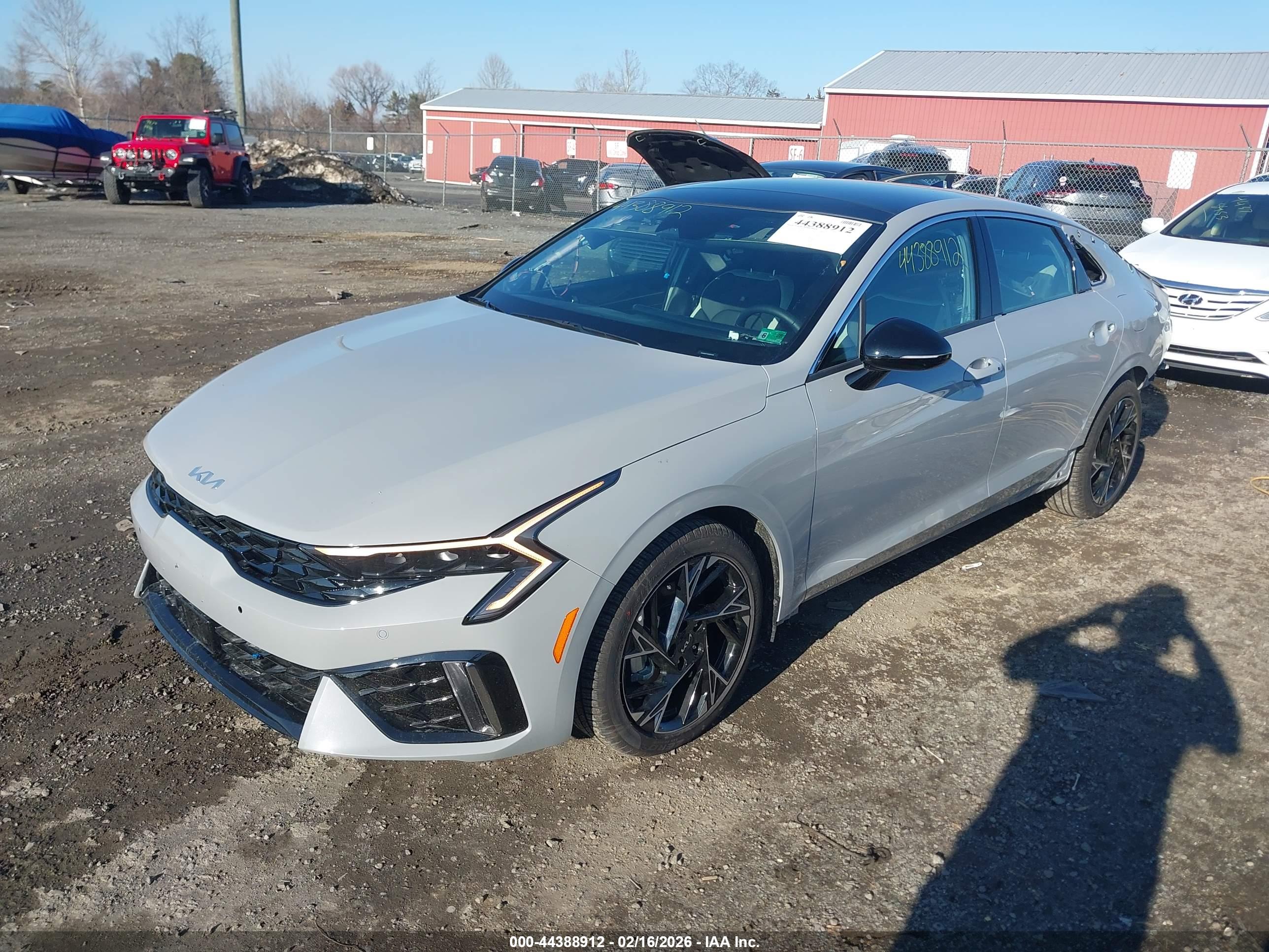 KIA K5 image 2