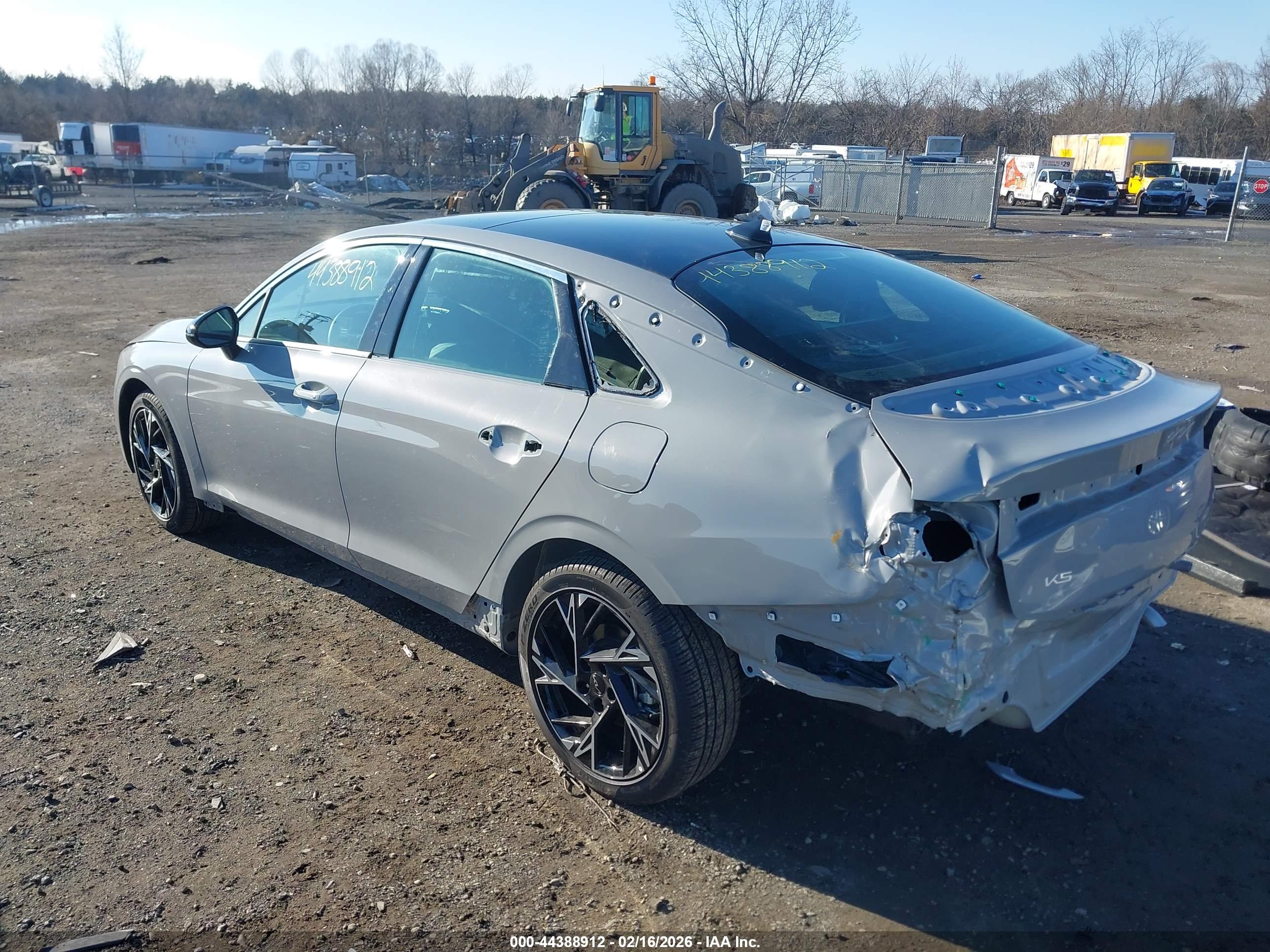 KIA K5 image 3