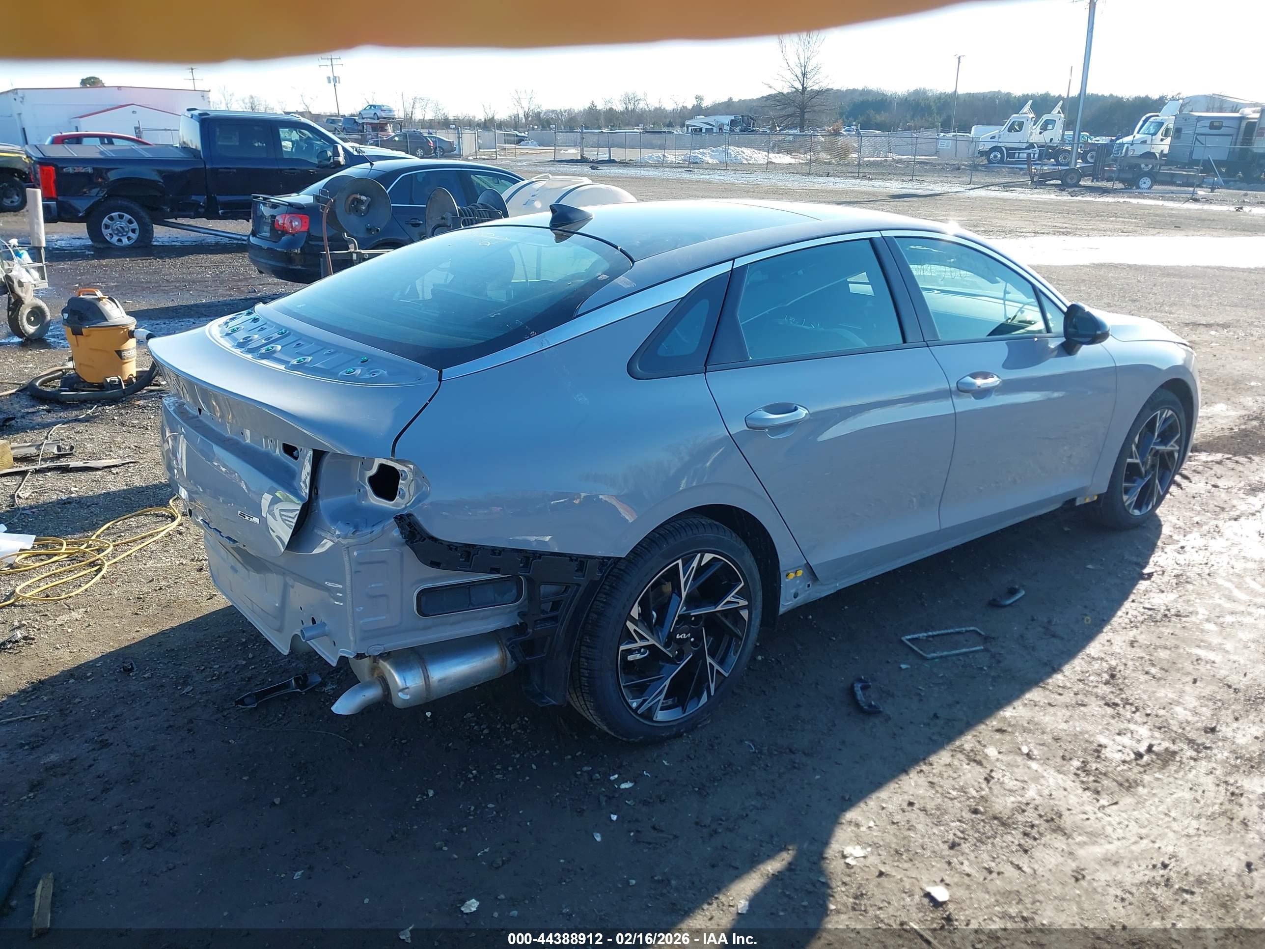 KIA K5 image 4