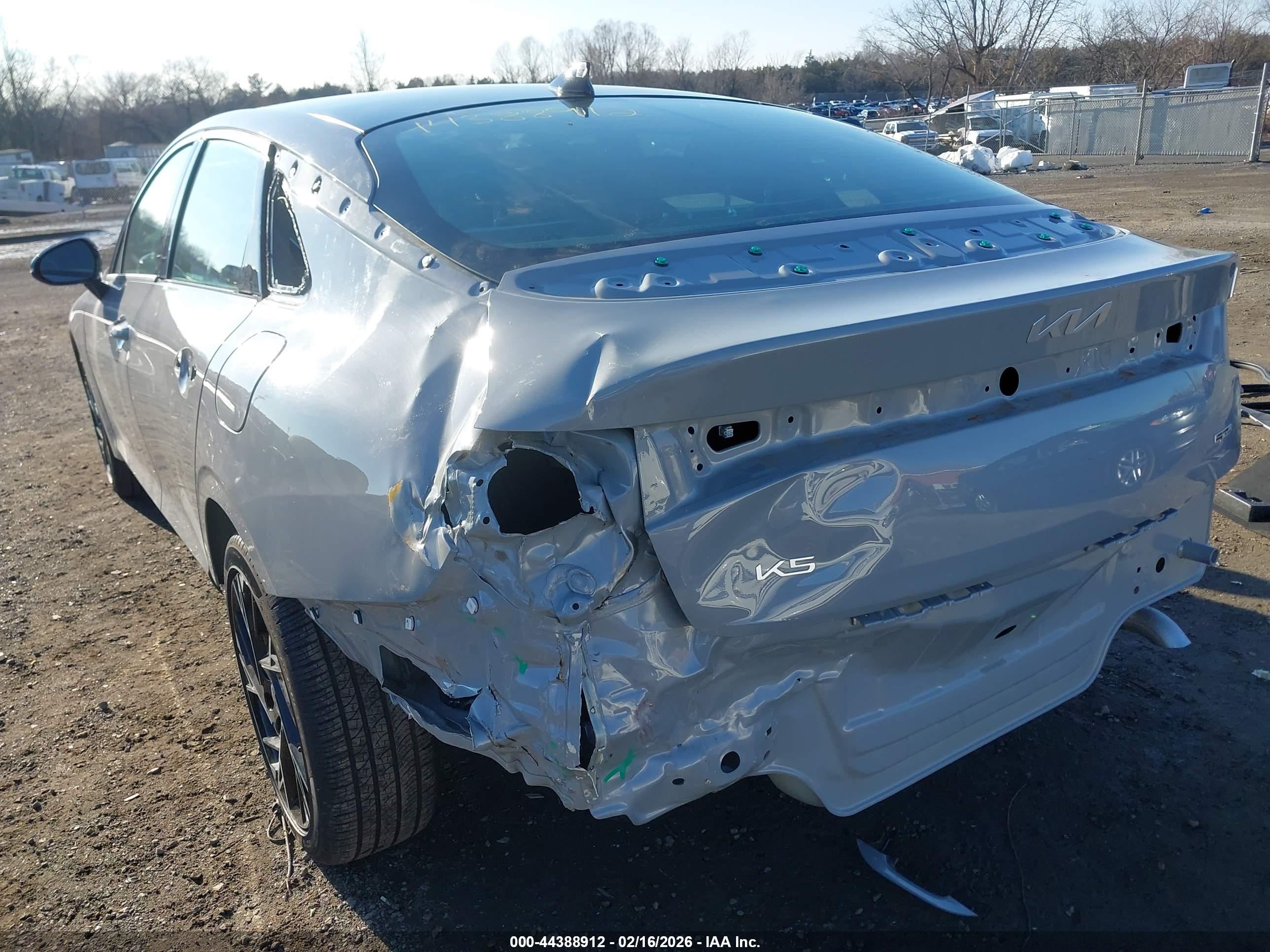 KIA K5 image 6