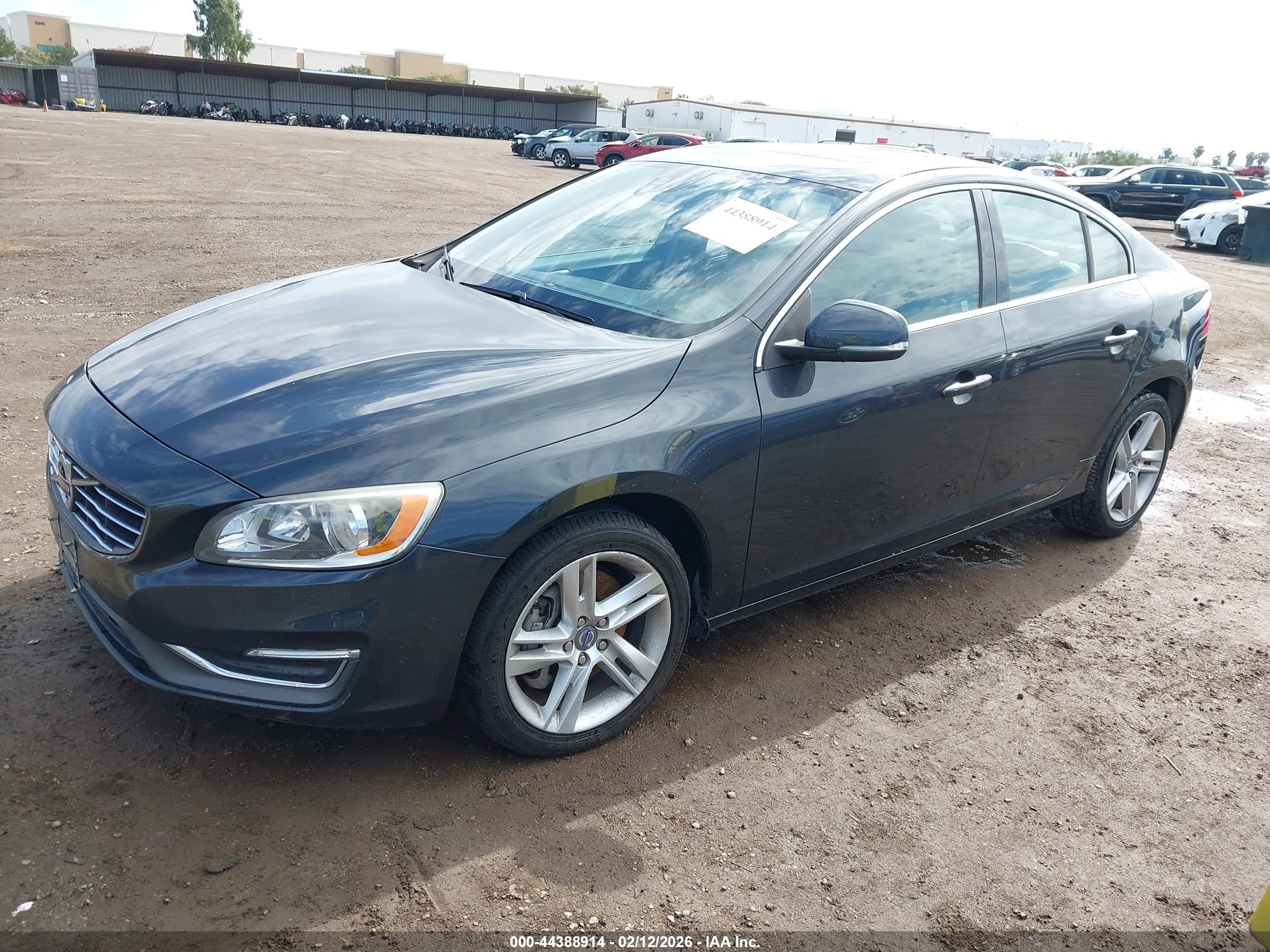 VOLVO S60 image 2