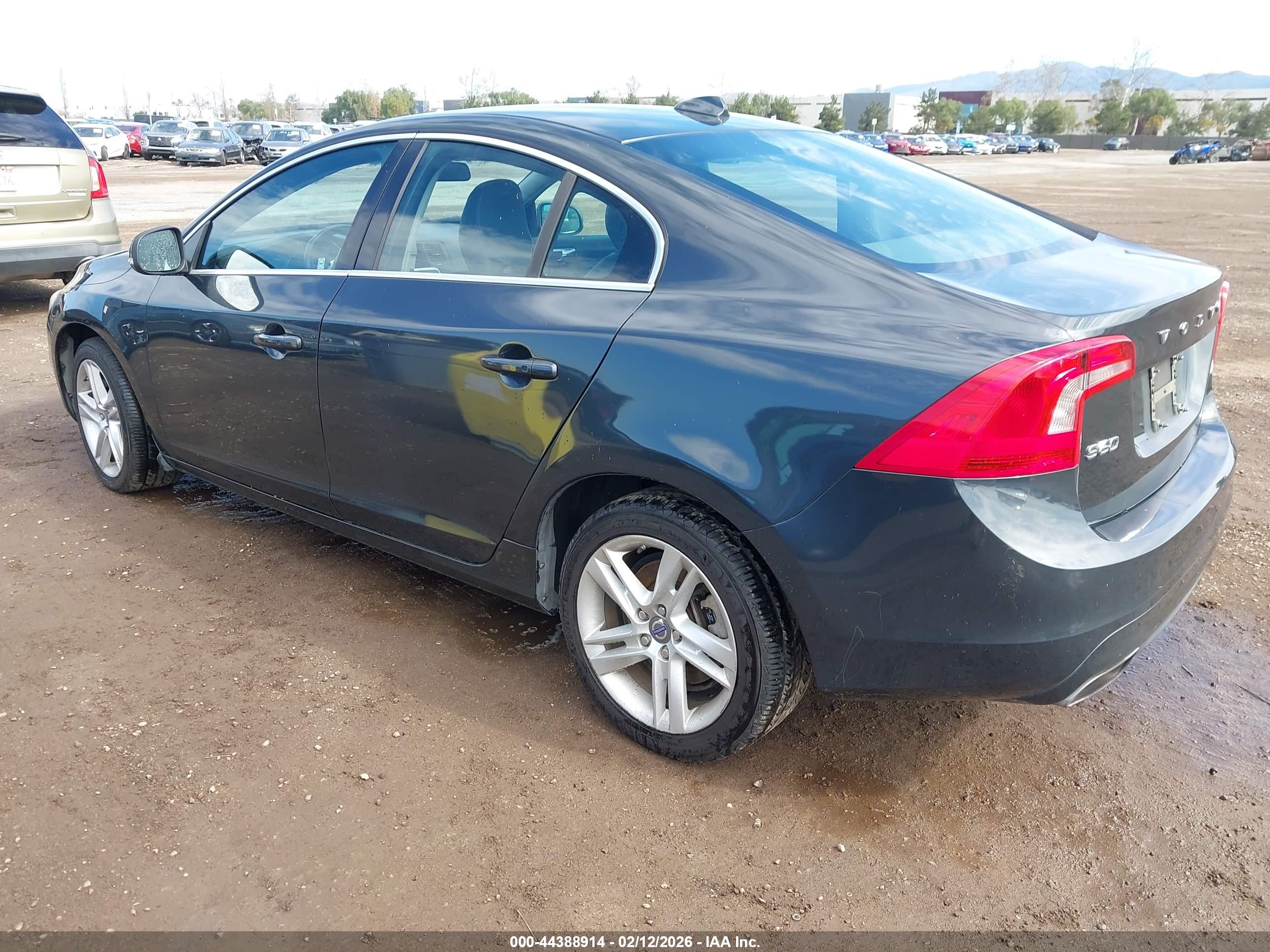 VOLVO S60 image 3