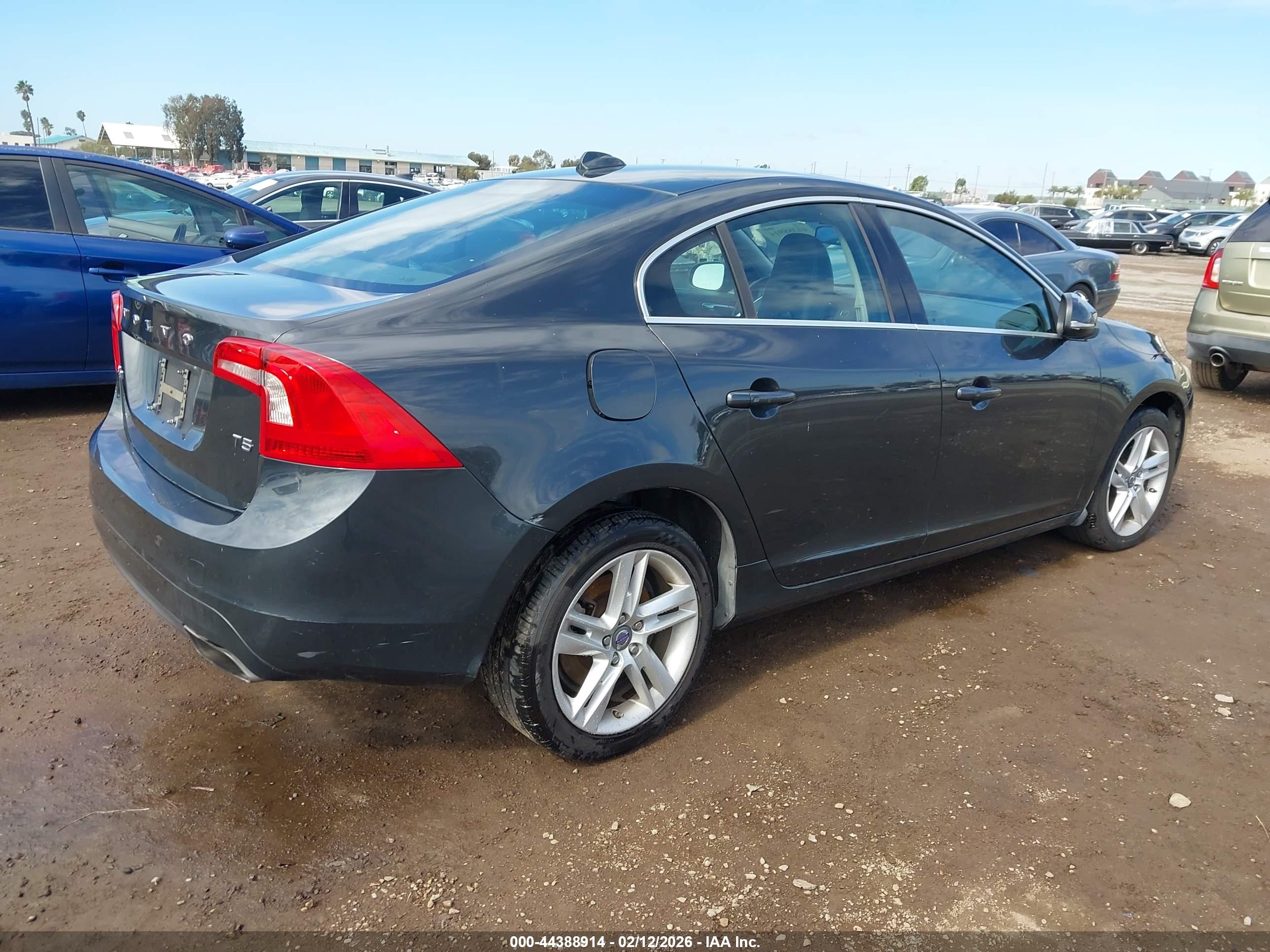 VOLVO S60 image 4