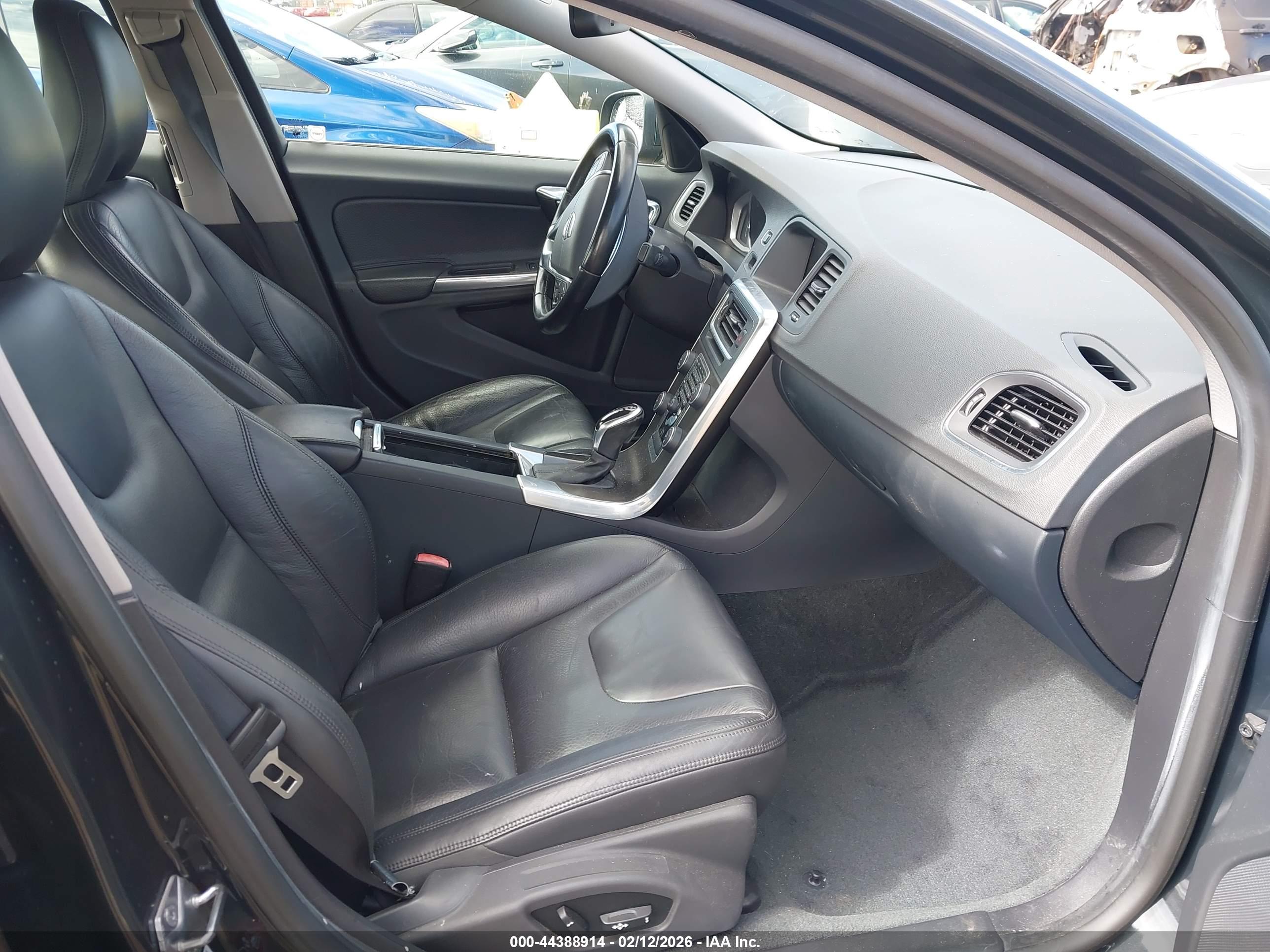 VOLVO S60 image 5
