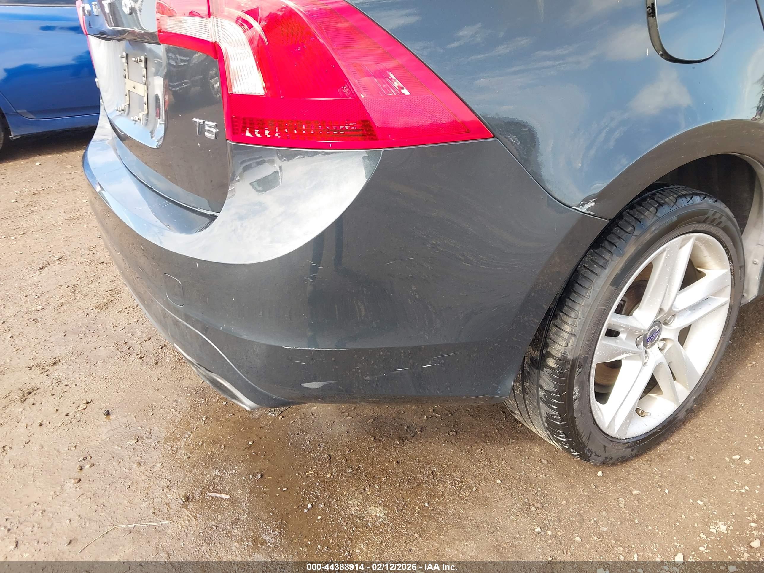 VOLVO S60 image 6