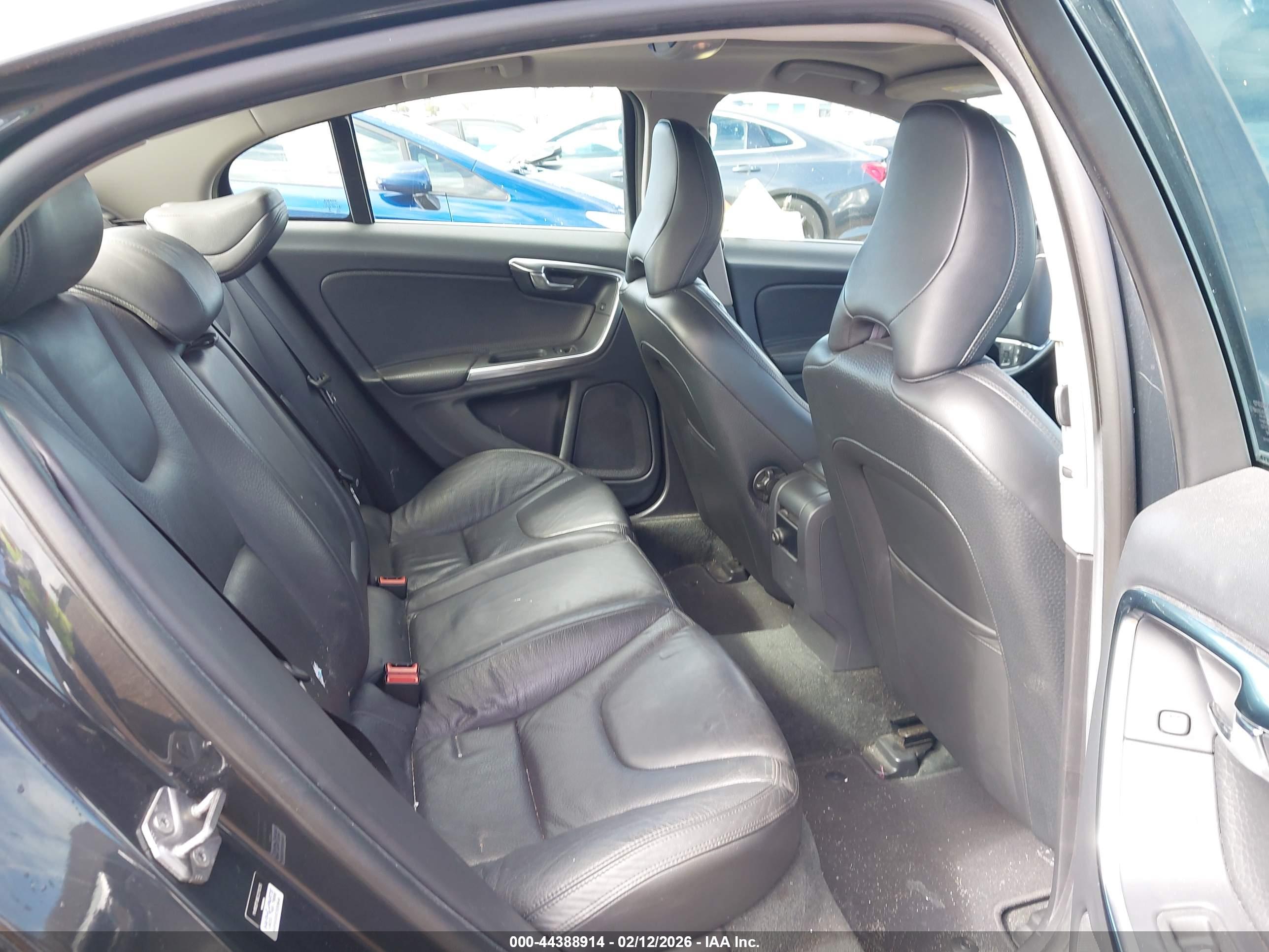 VOLVO S60 image 8