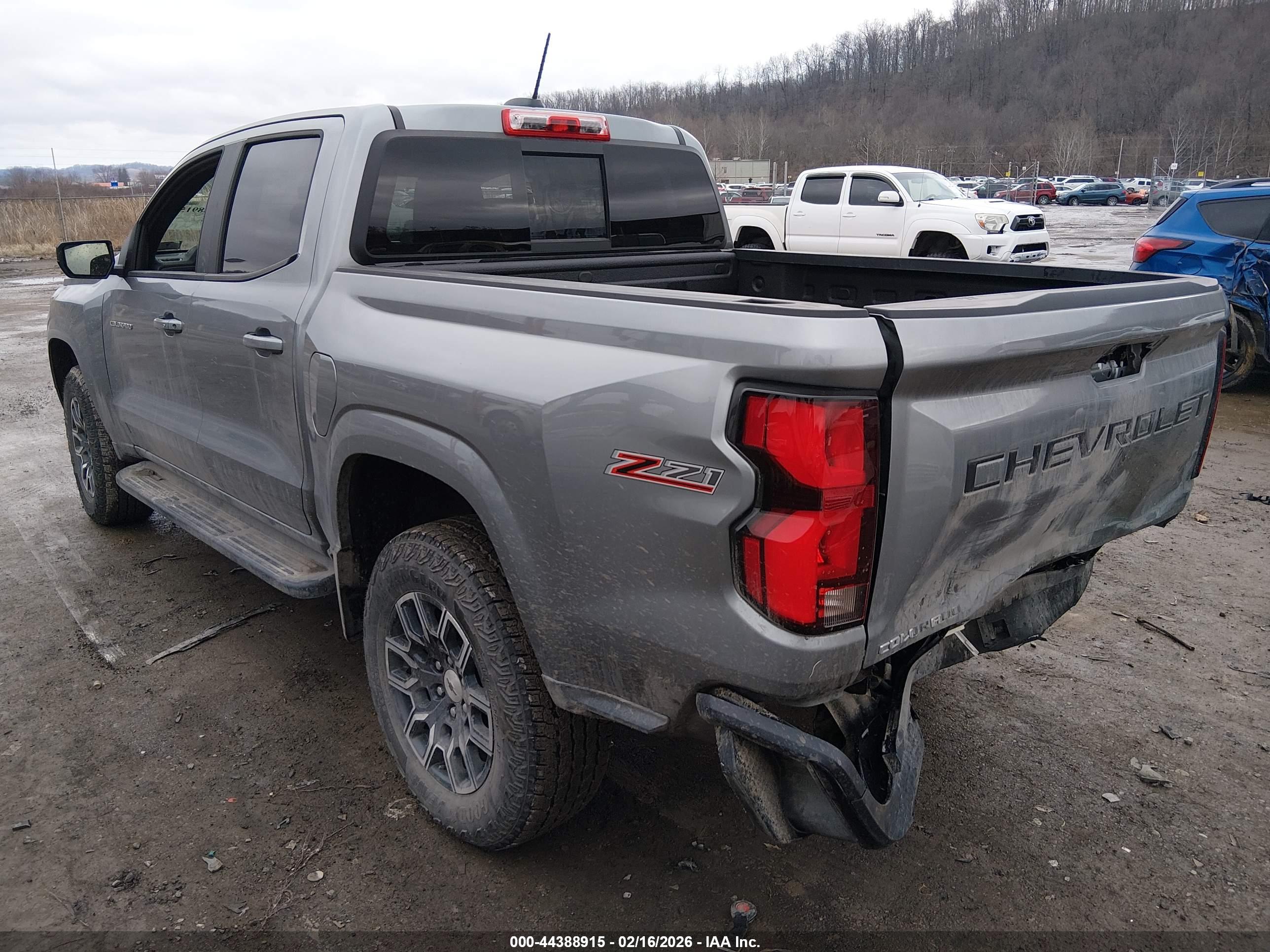 CHEVROLET COLORADO image 3