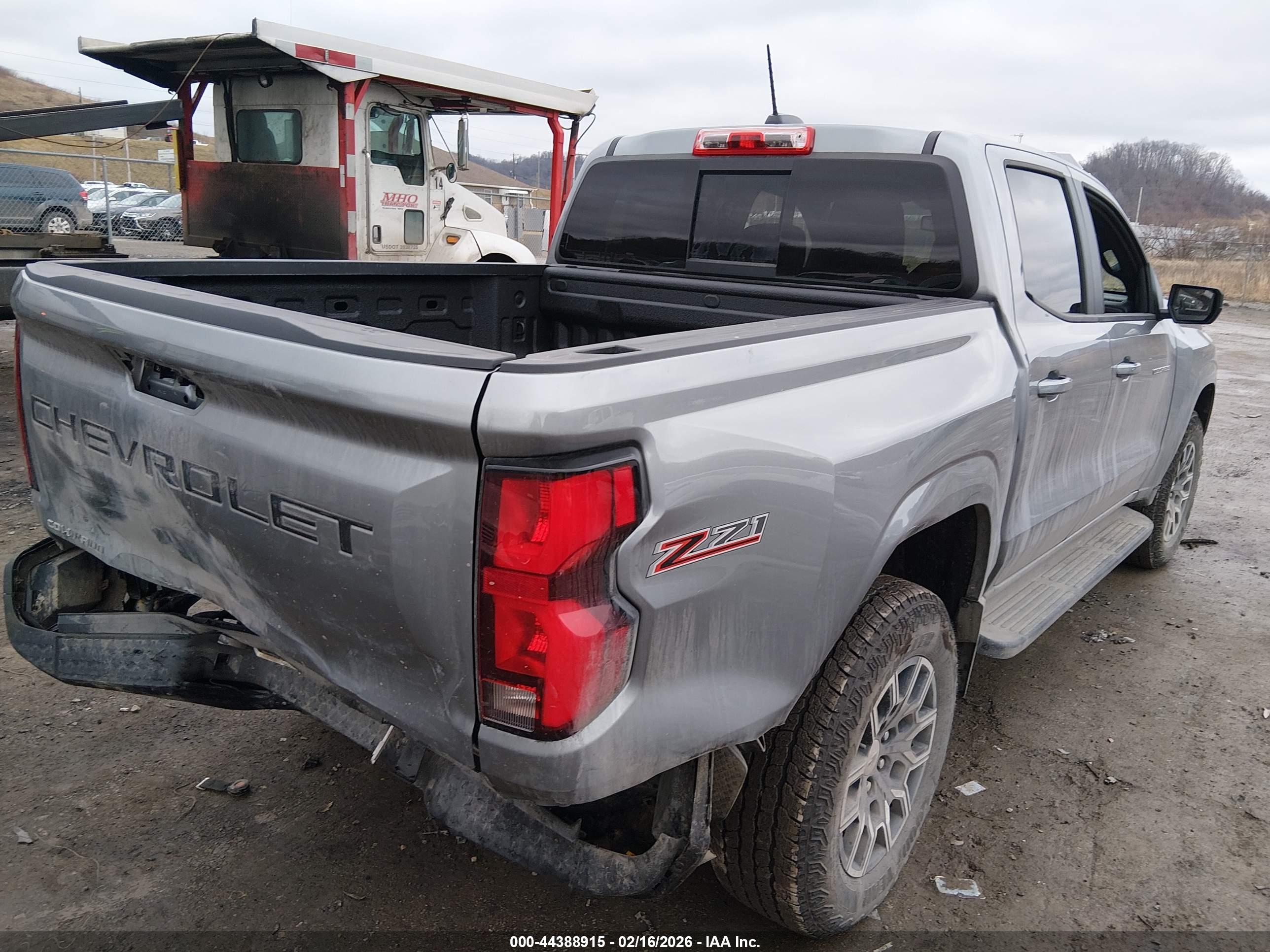 CHEVROLET COLORADO image 4