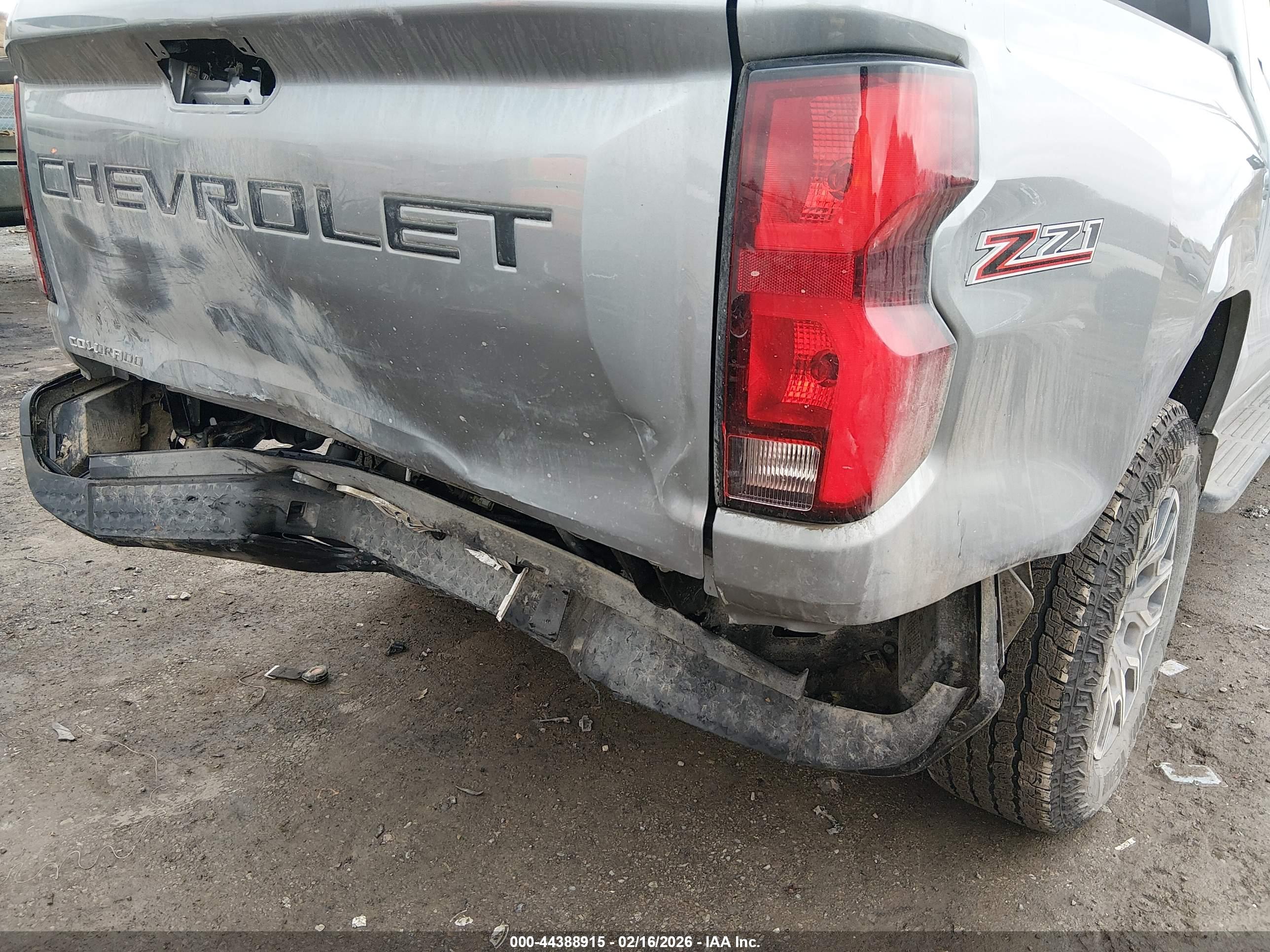 CHEVROLET COLORADO image 6