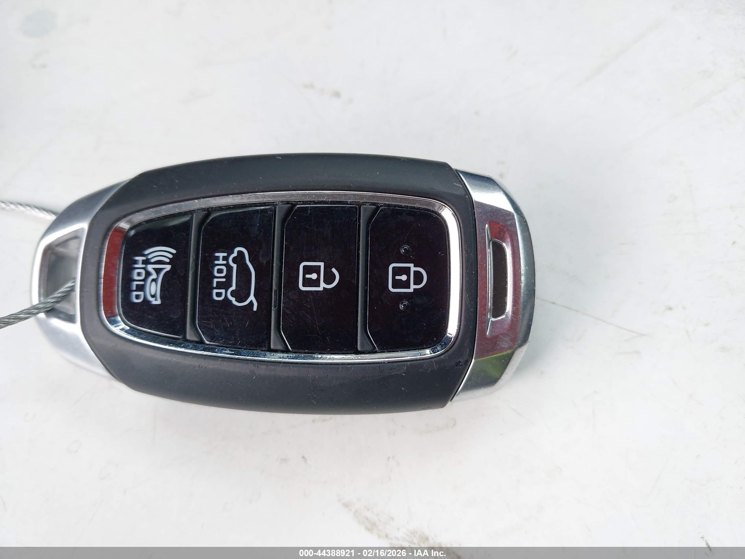 HYUNDAI SANTA image 11