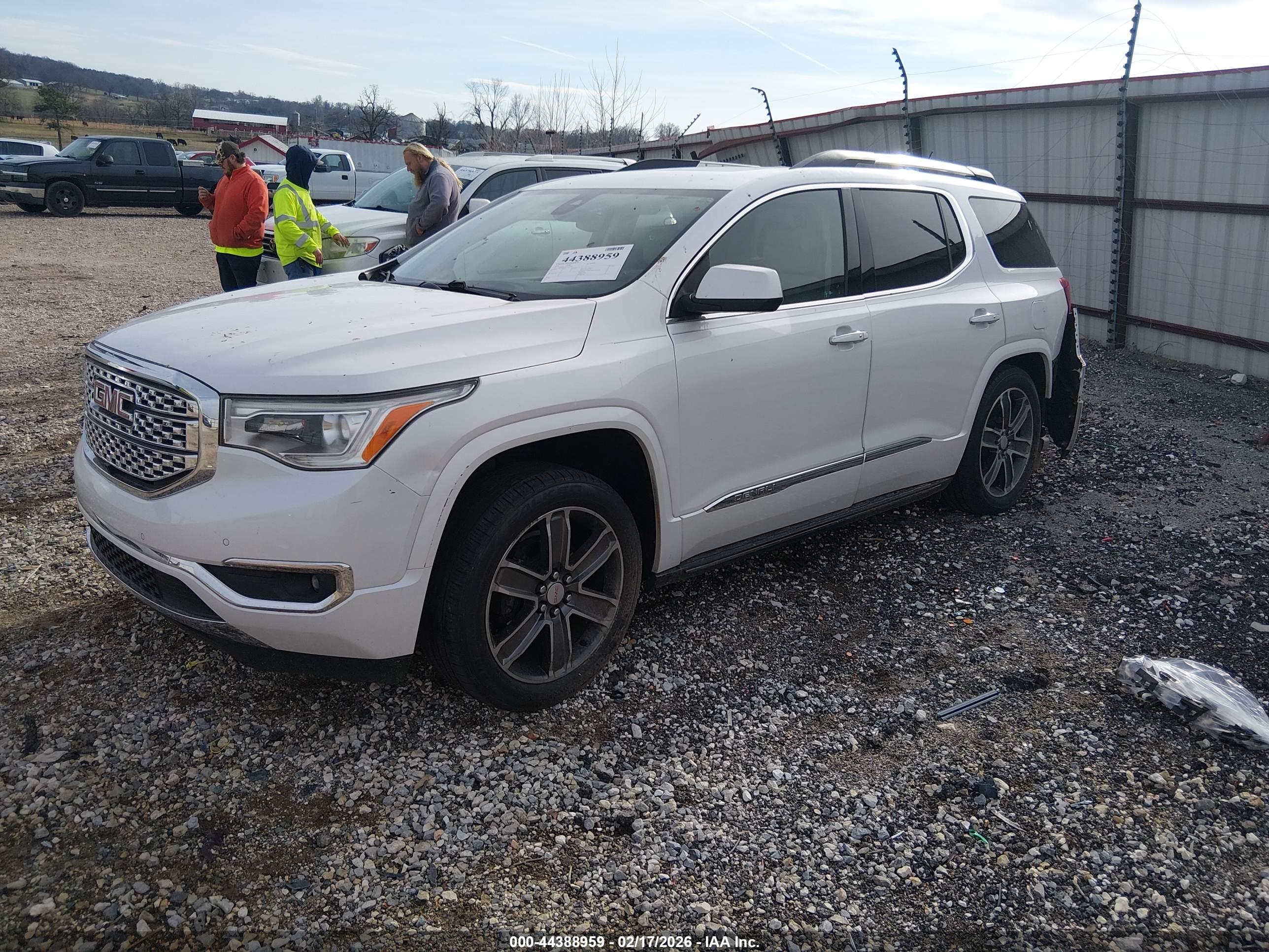GMC ACADIA image 2