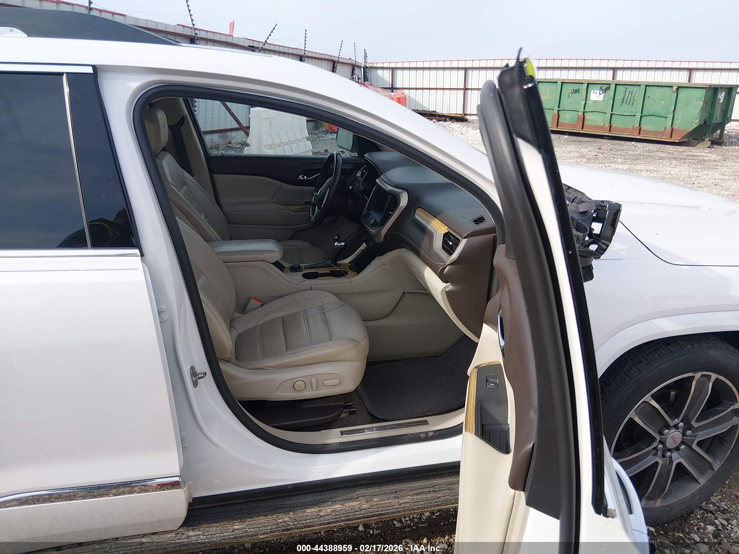 GMC ACADIA image 5