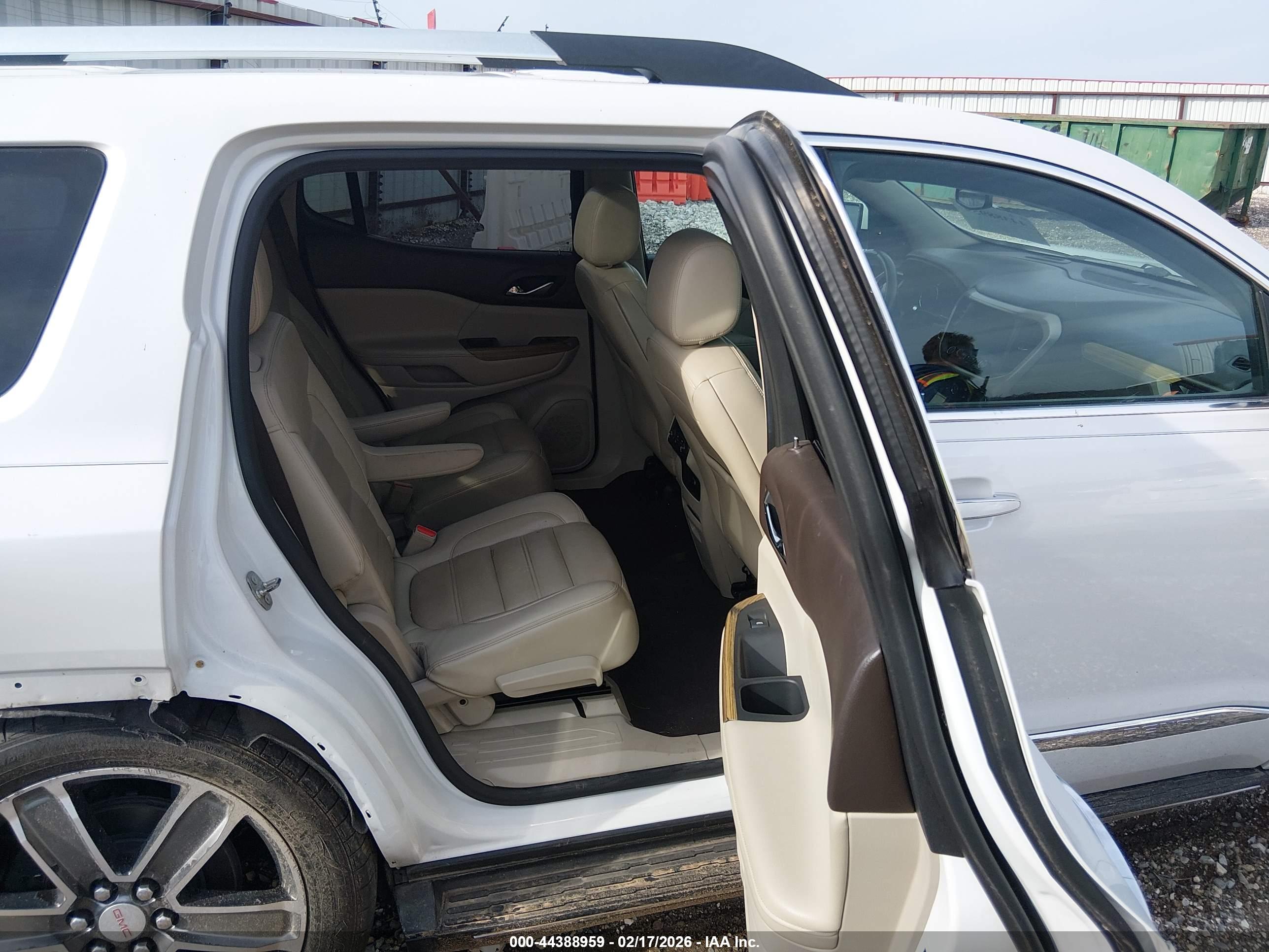 GMC ACADIA image 8
