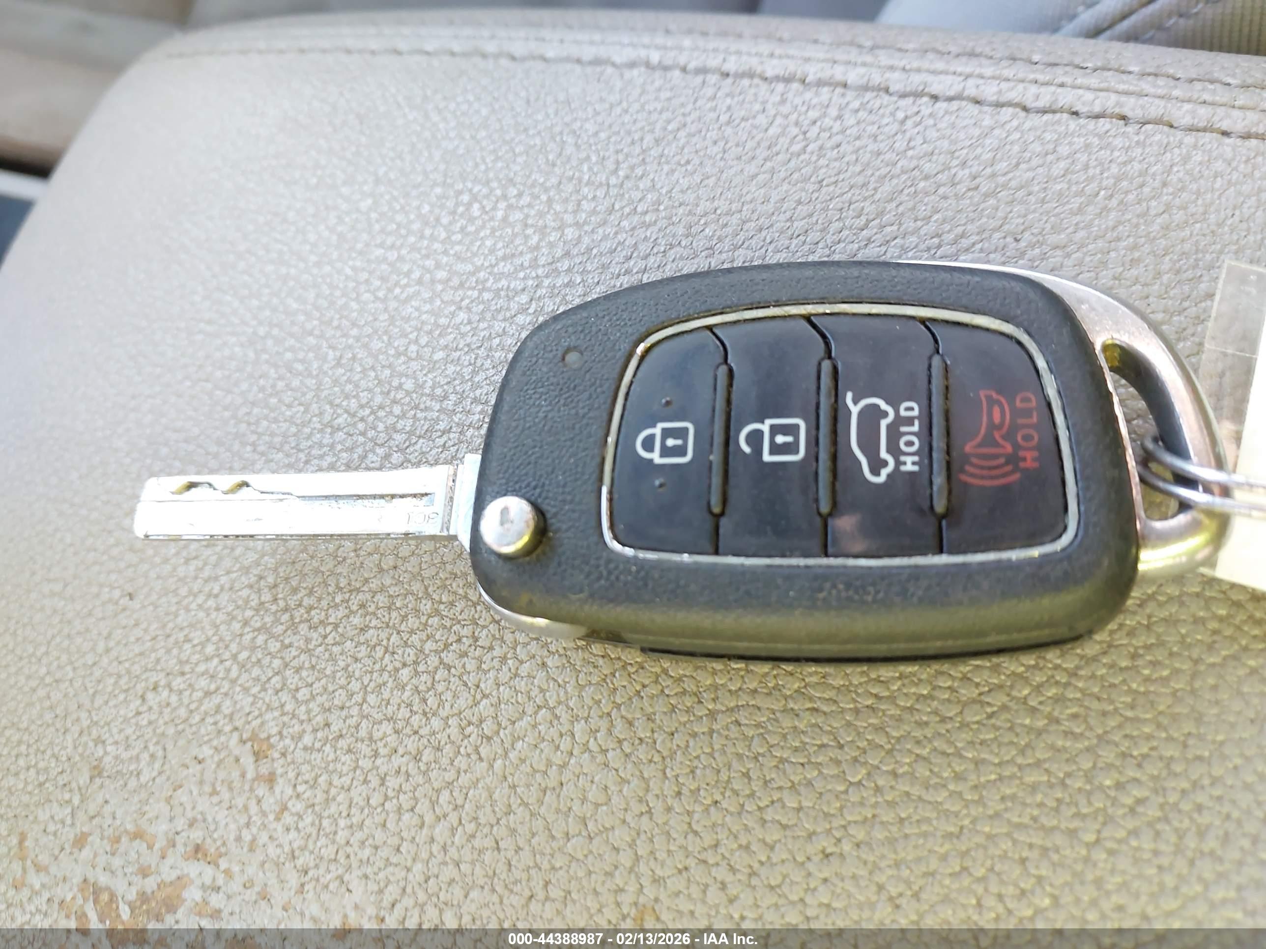 HYUNDAI TUCSON image 11