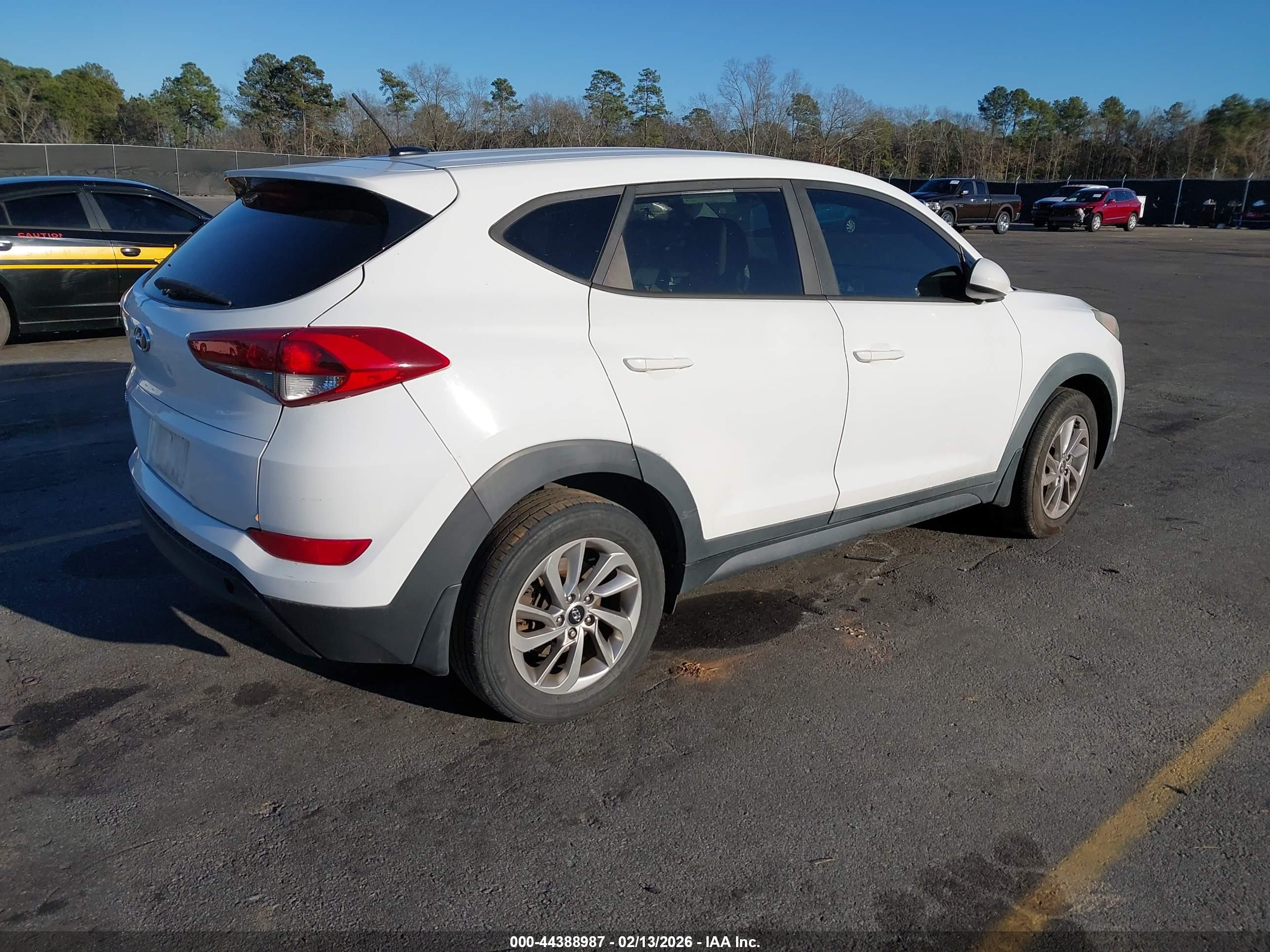 HYUNDAI TUCSON image 4