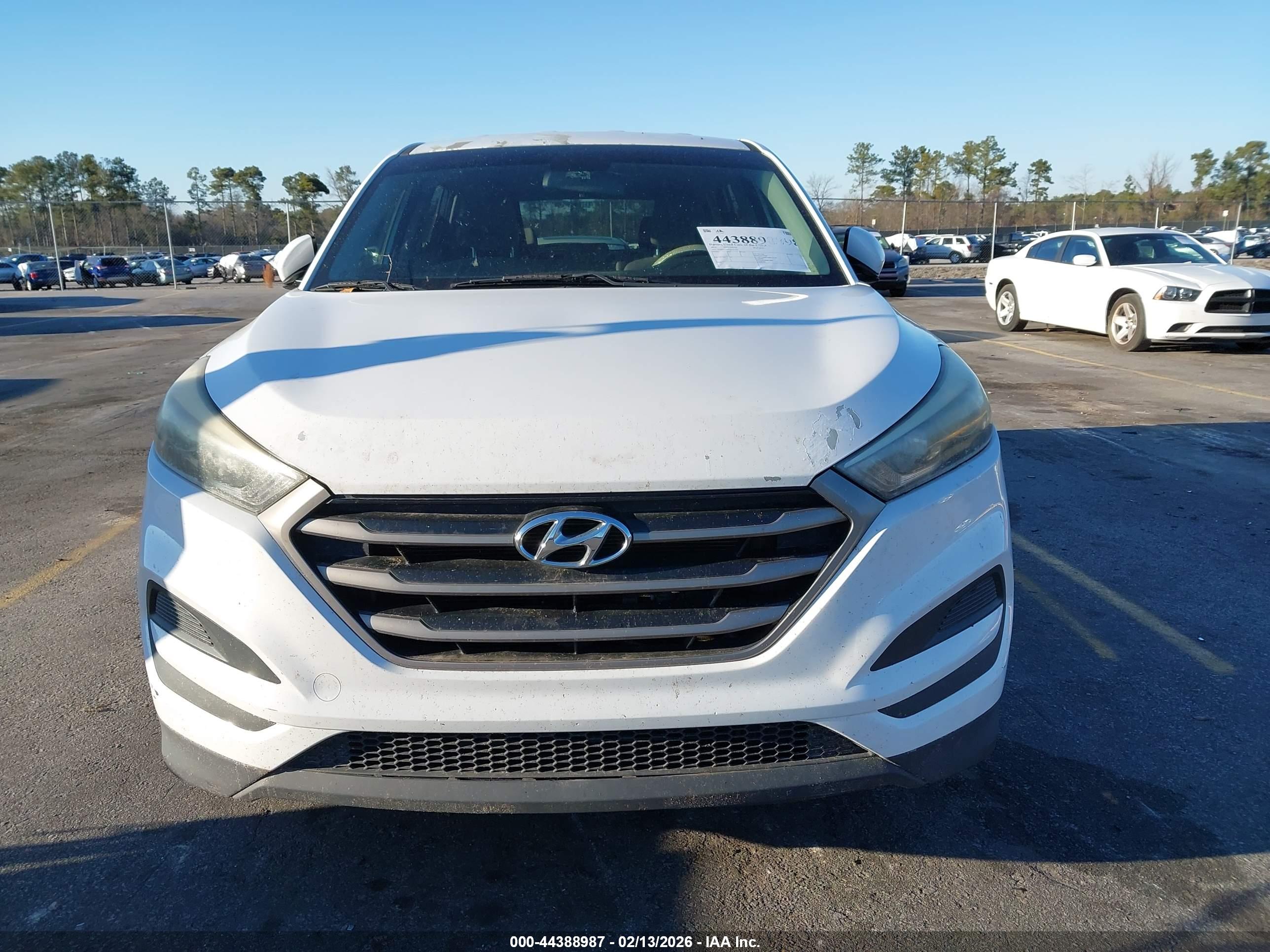 HYUNDAI TUCSON image 6