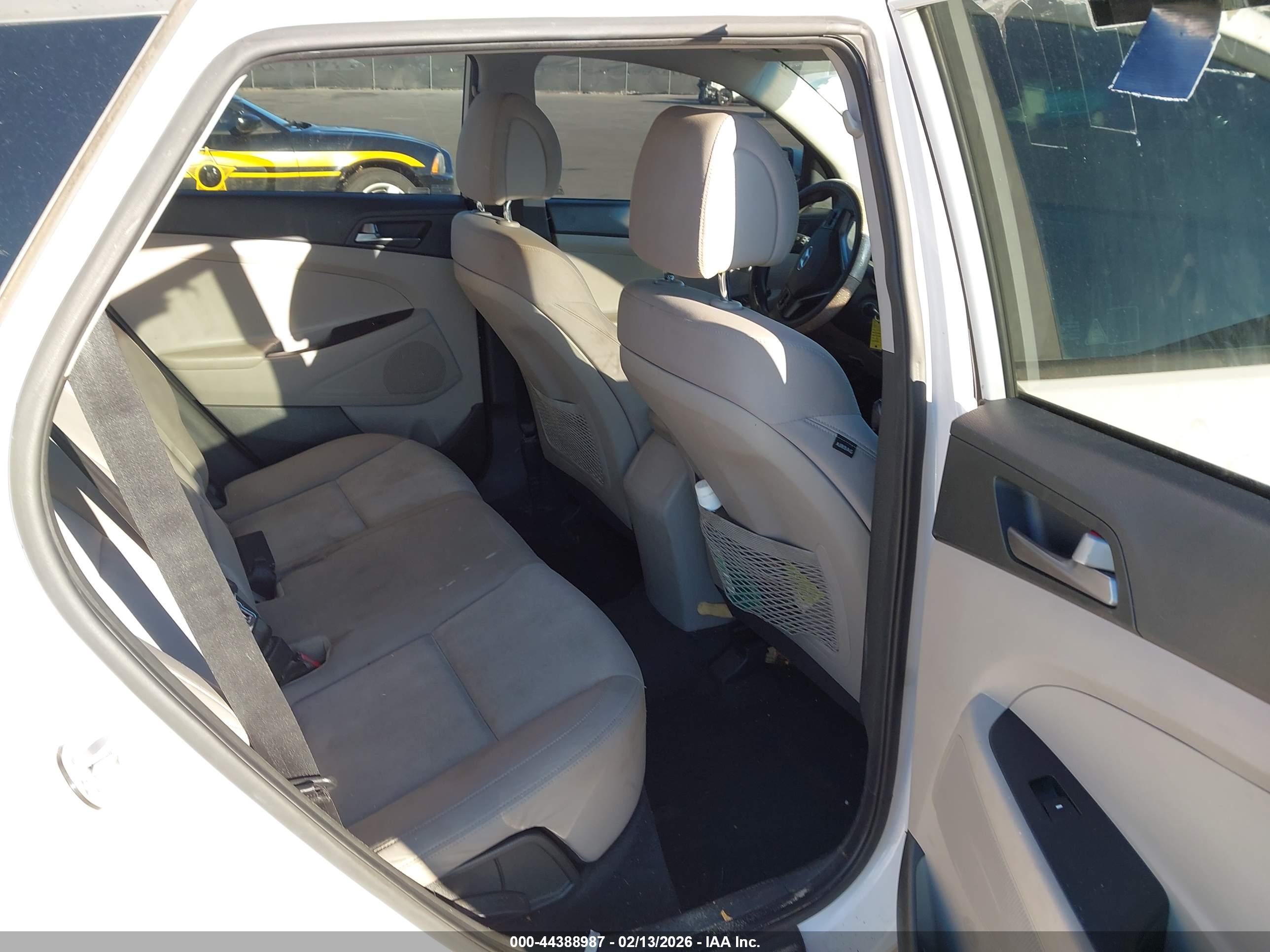 HYUNDAI TUCSON image 8