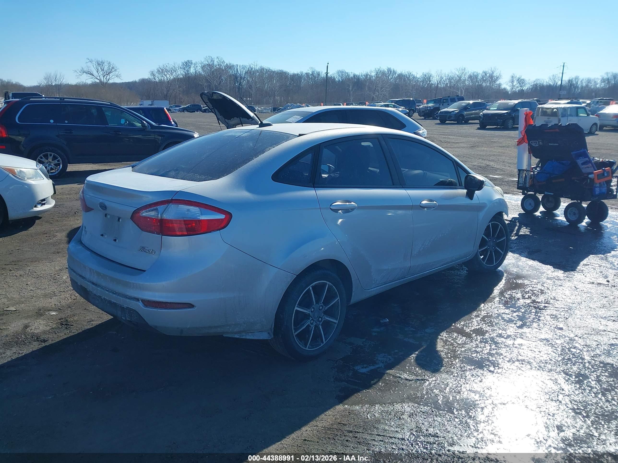 FORD FIESTA image 4