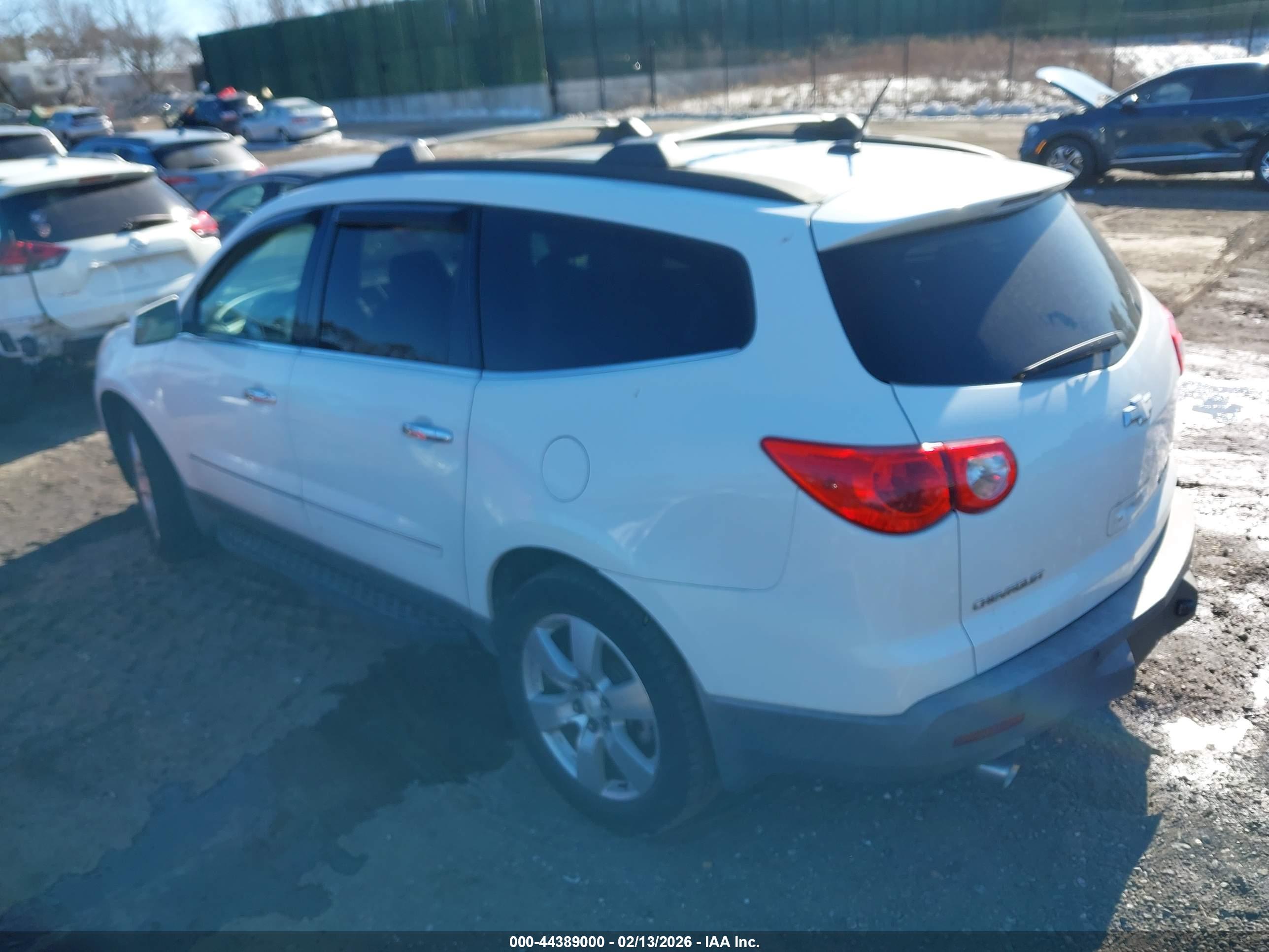CHEVROLET TRAVERSE image 3