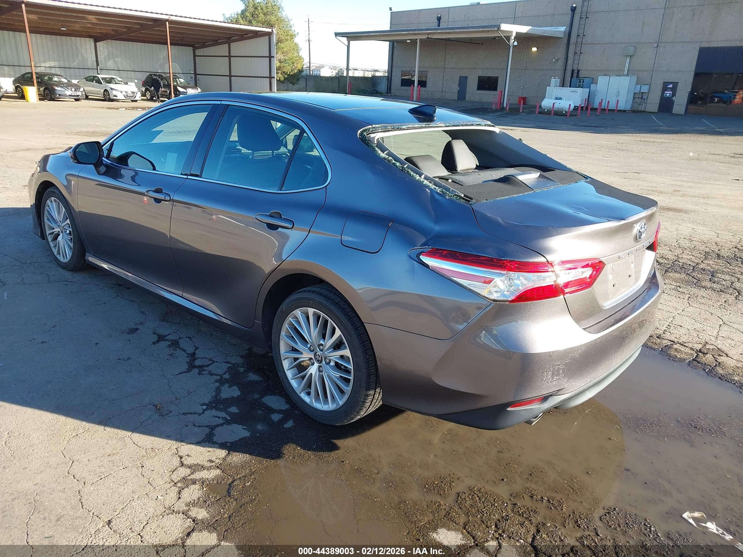 TOYOTA CAMRY image 3