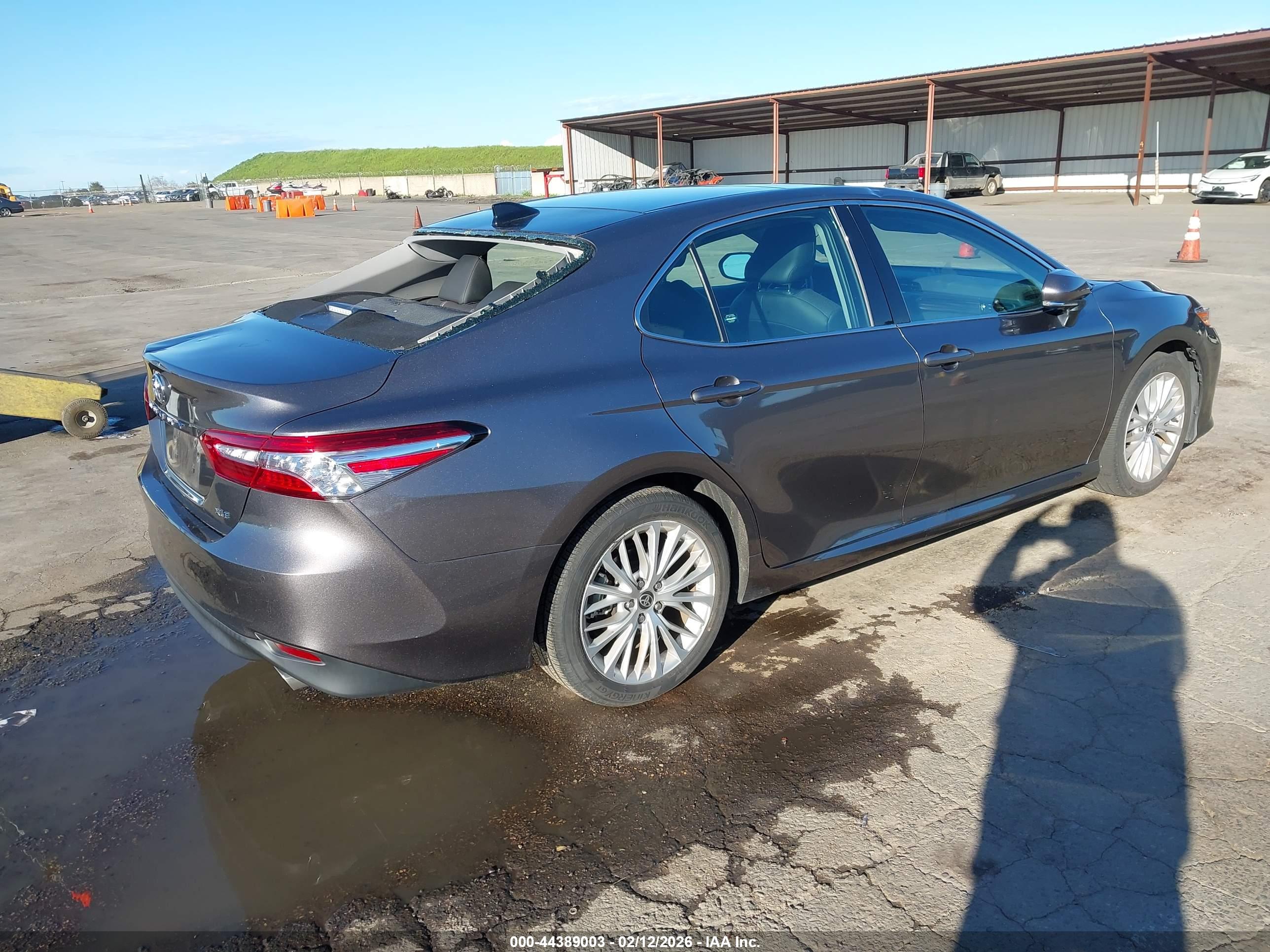 TOYOTA CAMRY image 4