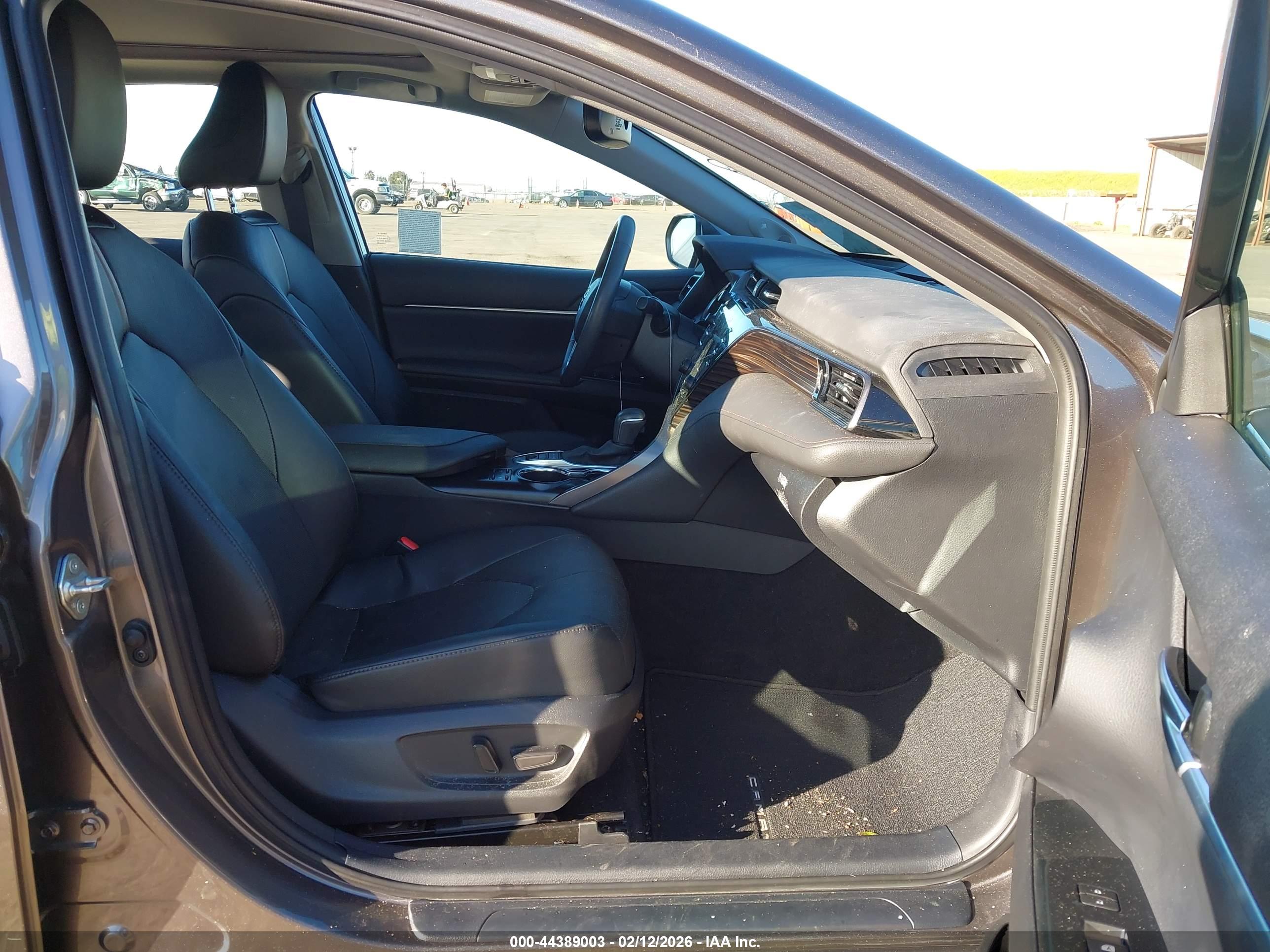 TOYOTA CAMRY image 5