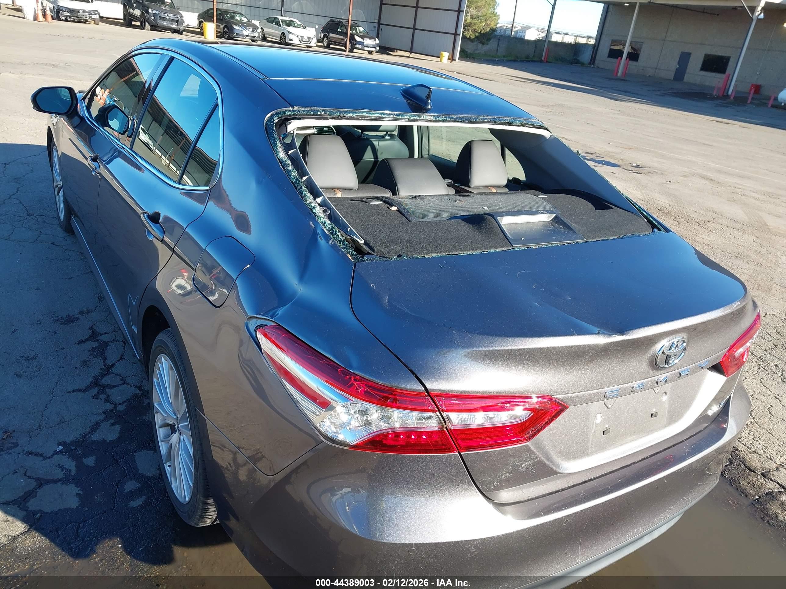 TOYOTA CAMRY image 6