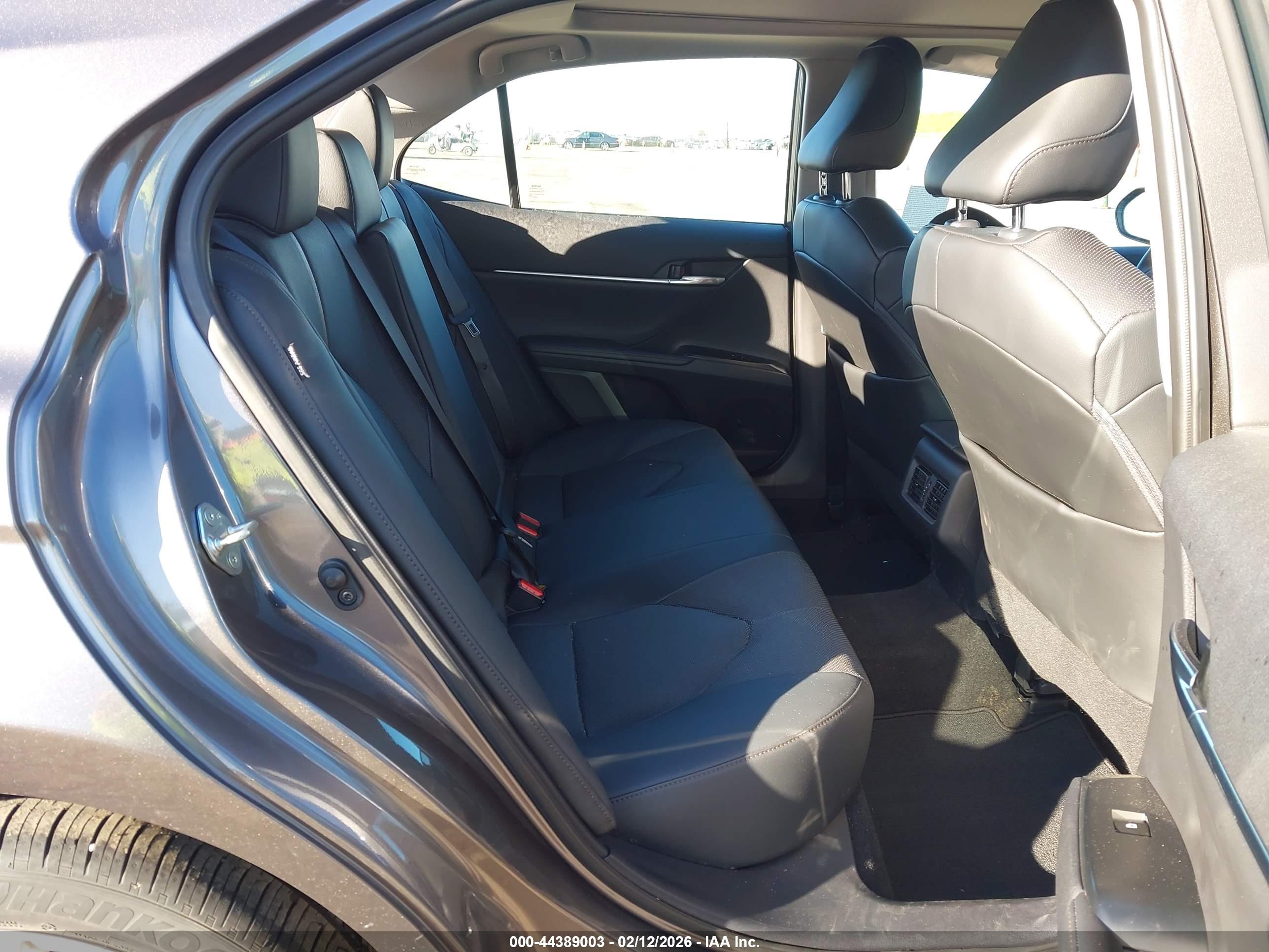 TOYOTA CAMRY image 8