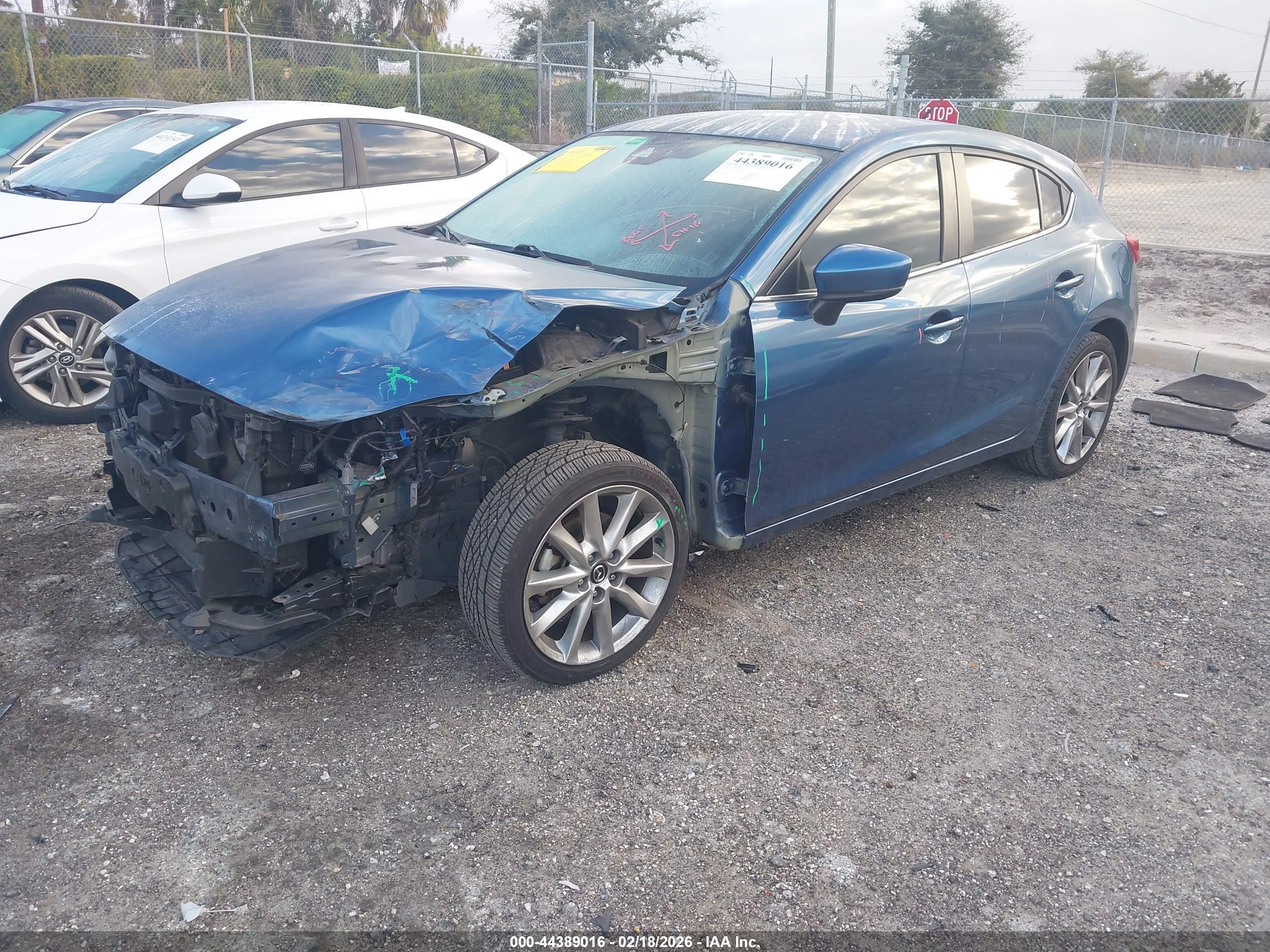 MAZDA MAZDA3 image 2
